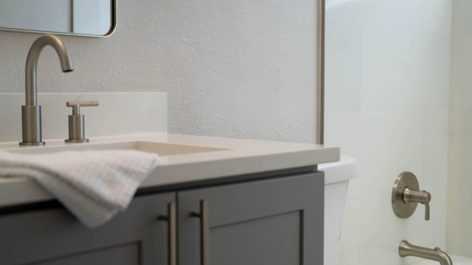 5630 VENETIAN BLVD NE