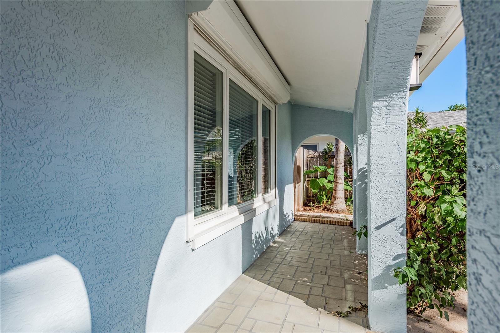 5630 VENETIAN BLVD NE