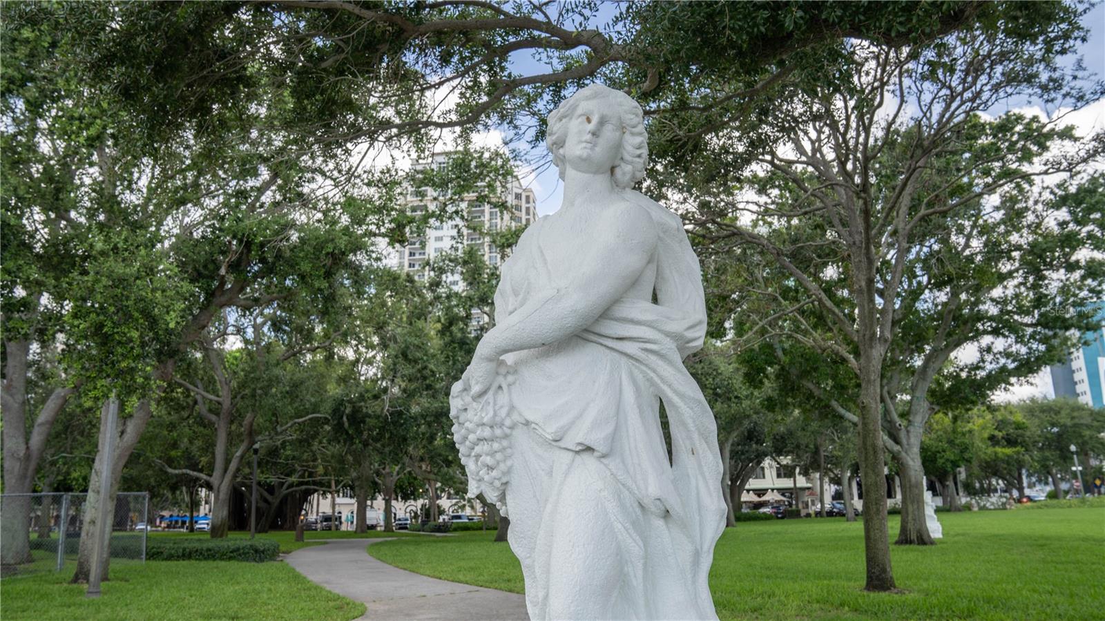 5630 VENETIAN BLVD NE