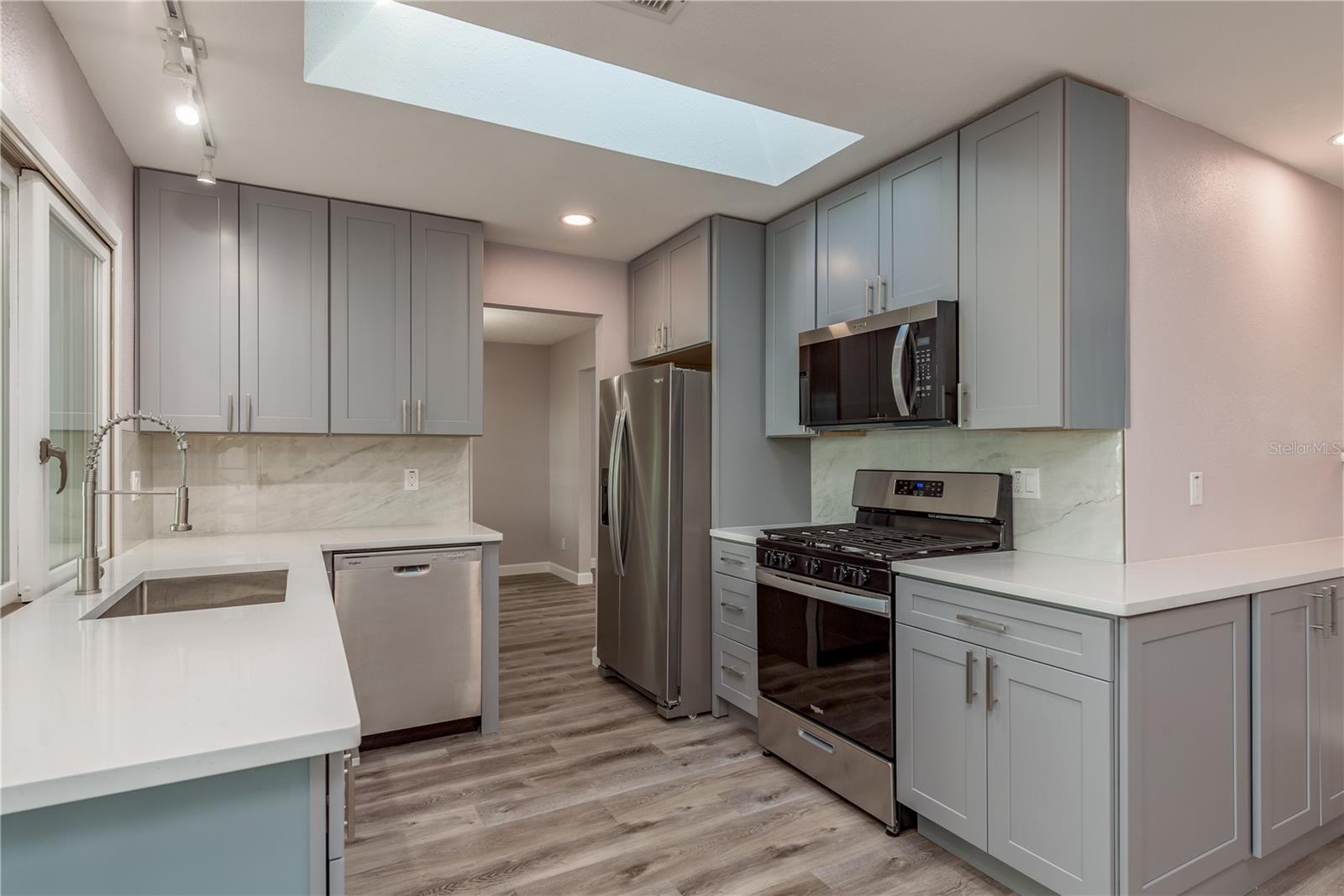 5630 VENETIAN BLVD NE