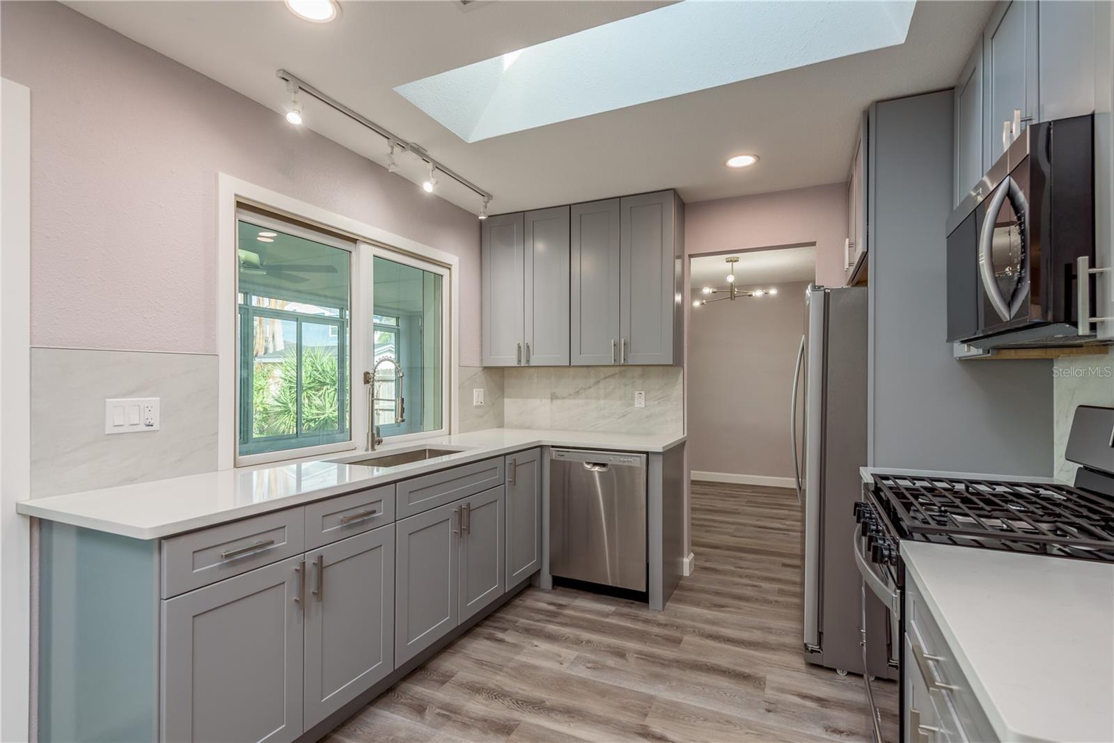 5630 VENETIAN BLVD NE