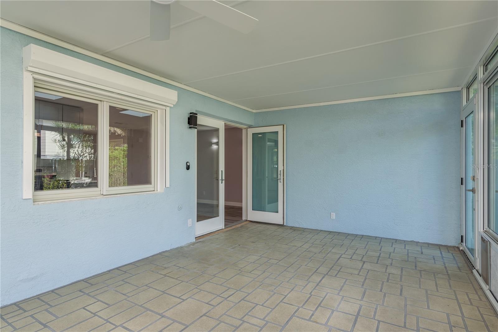 5630 VENETIAN BLVD NE