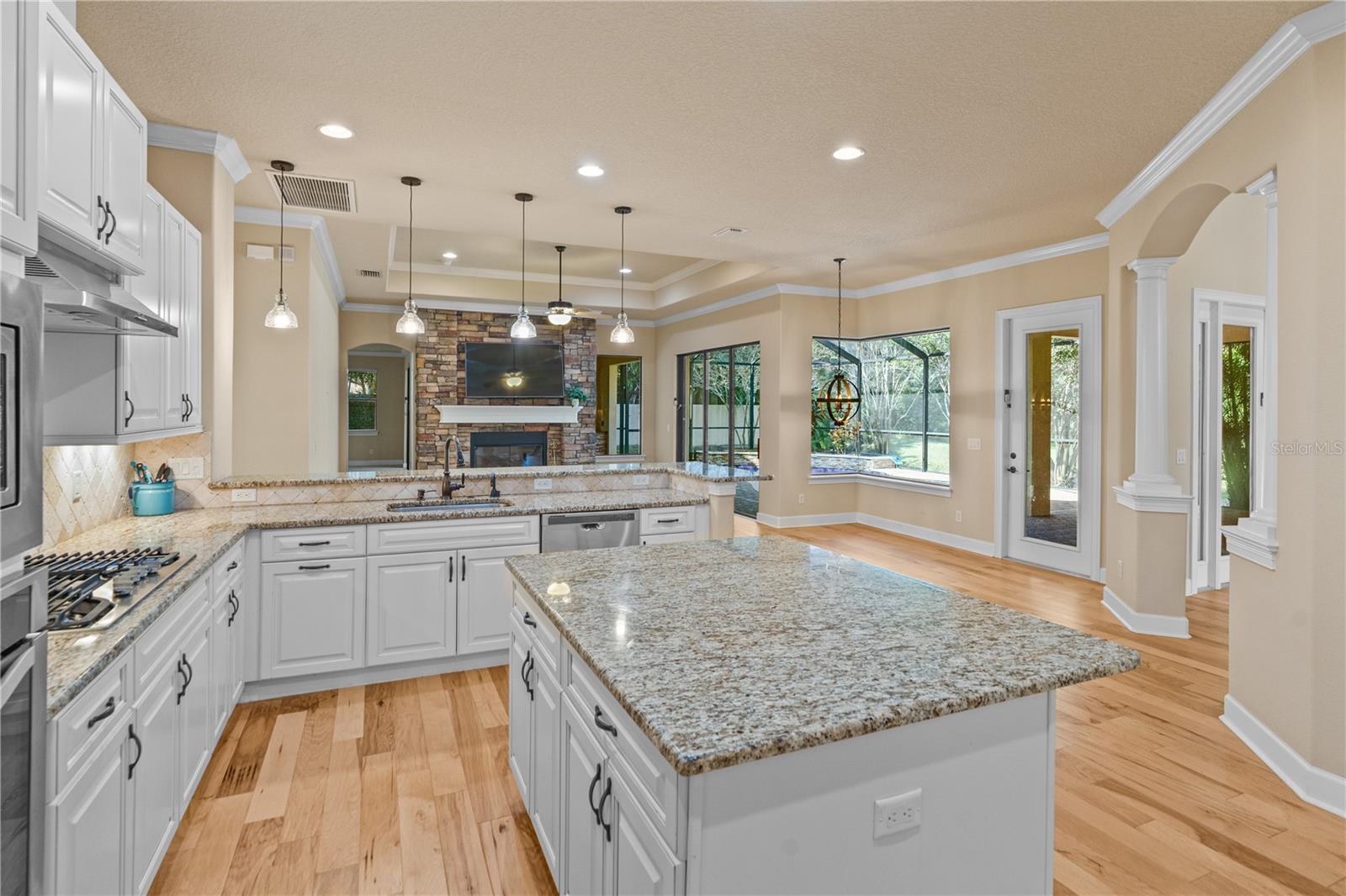 2166 SCARLET OAKS ST