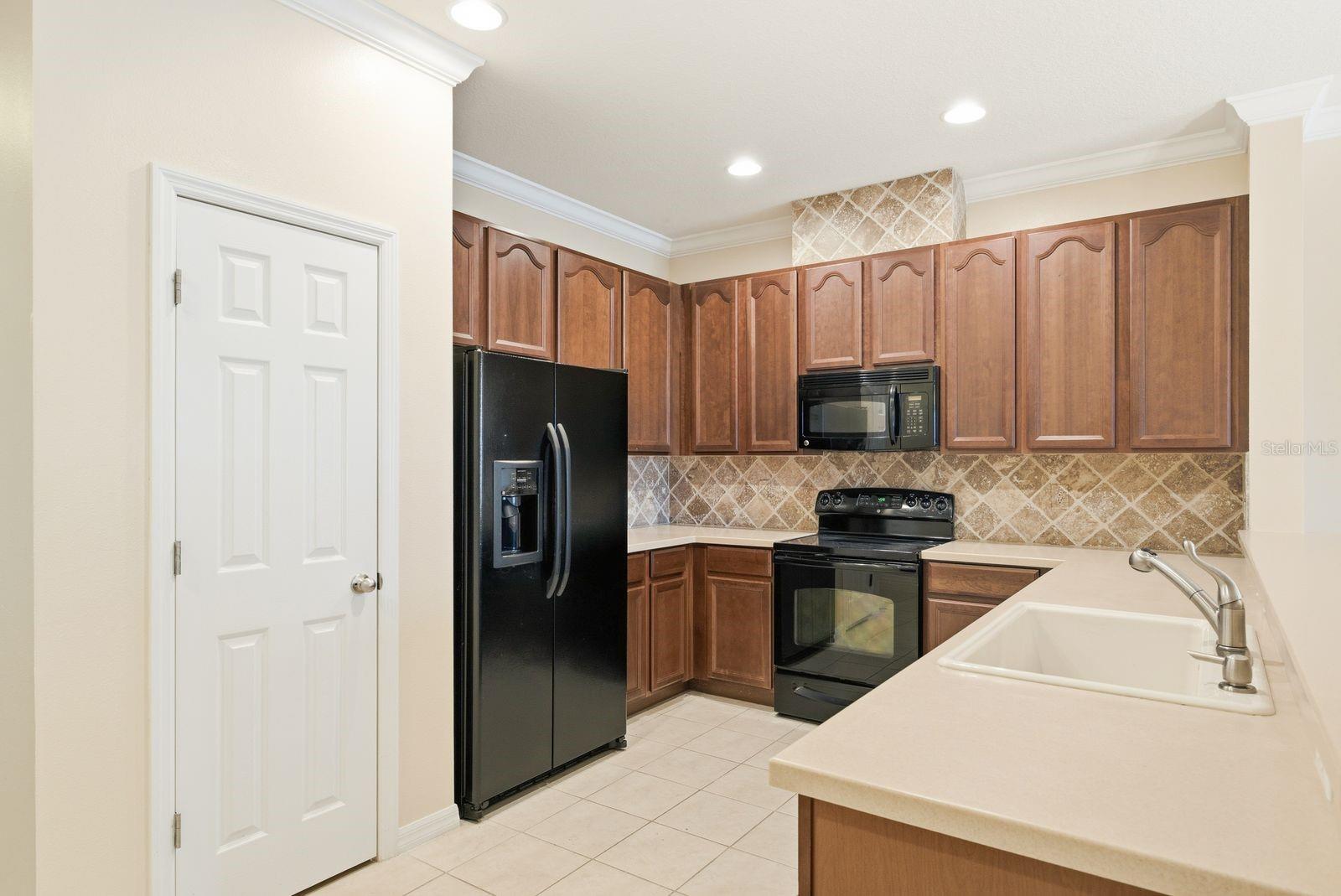 2302 BARRACUDA CT