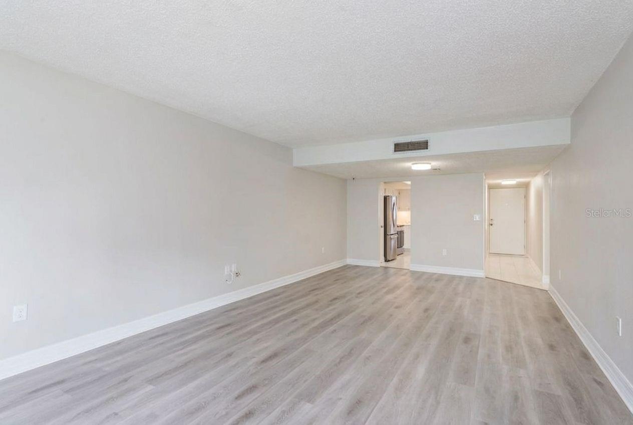 8 GLENCOE PL #104