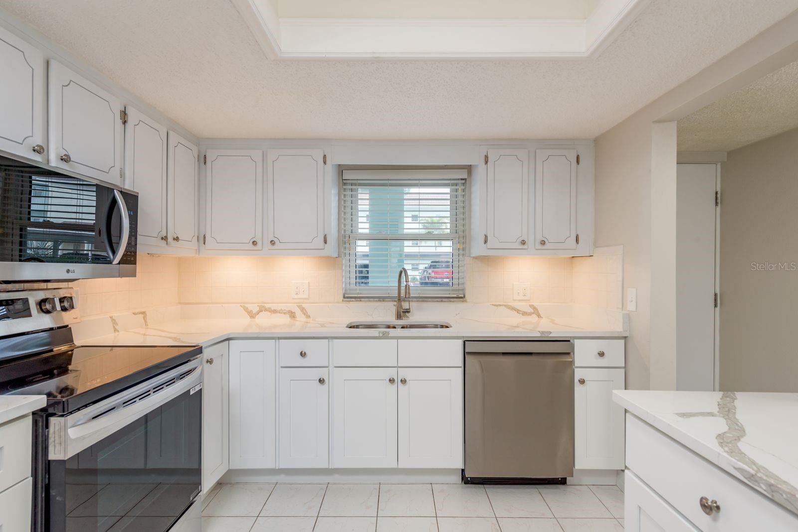8 GLENCOE PL #104