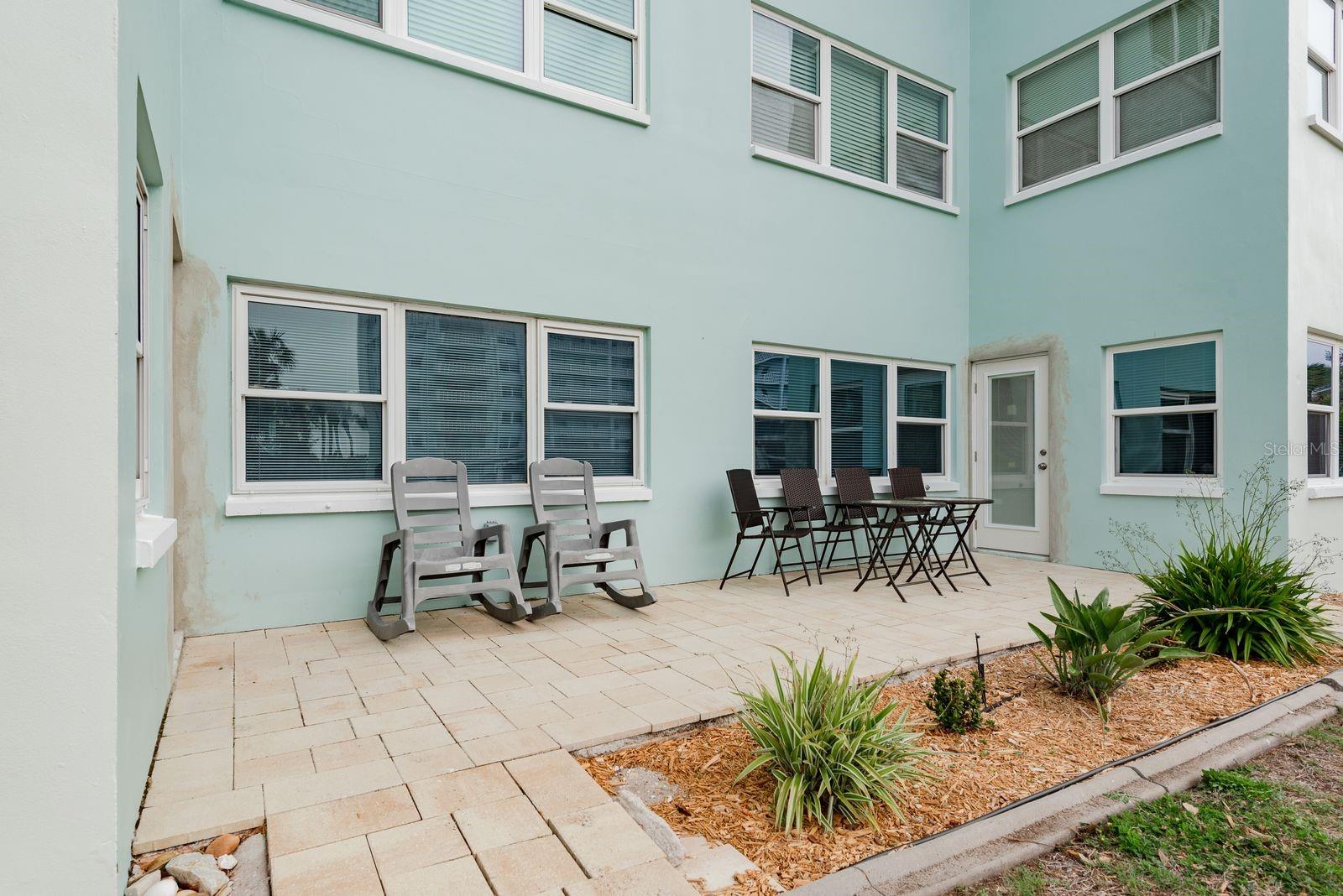 8 GLENCOE PL #104