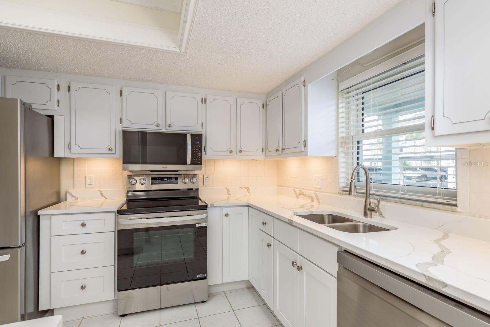 8 GLENCOE PL #104