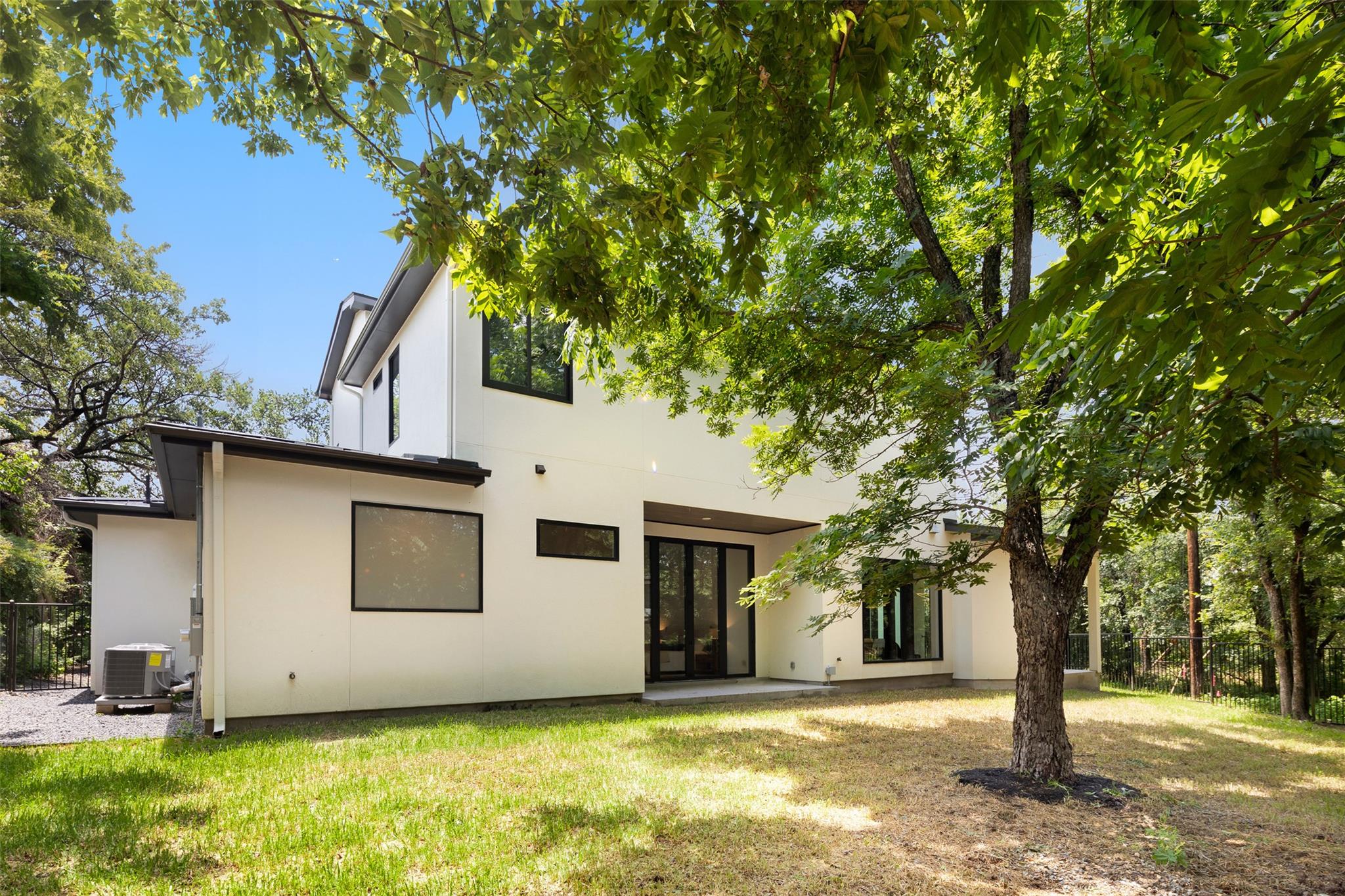 2504 Bluffview DR