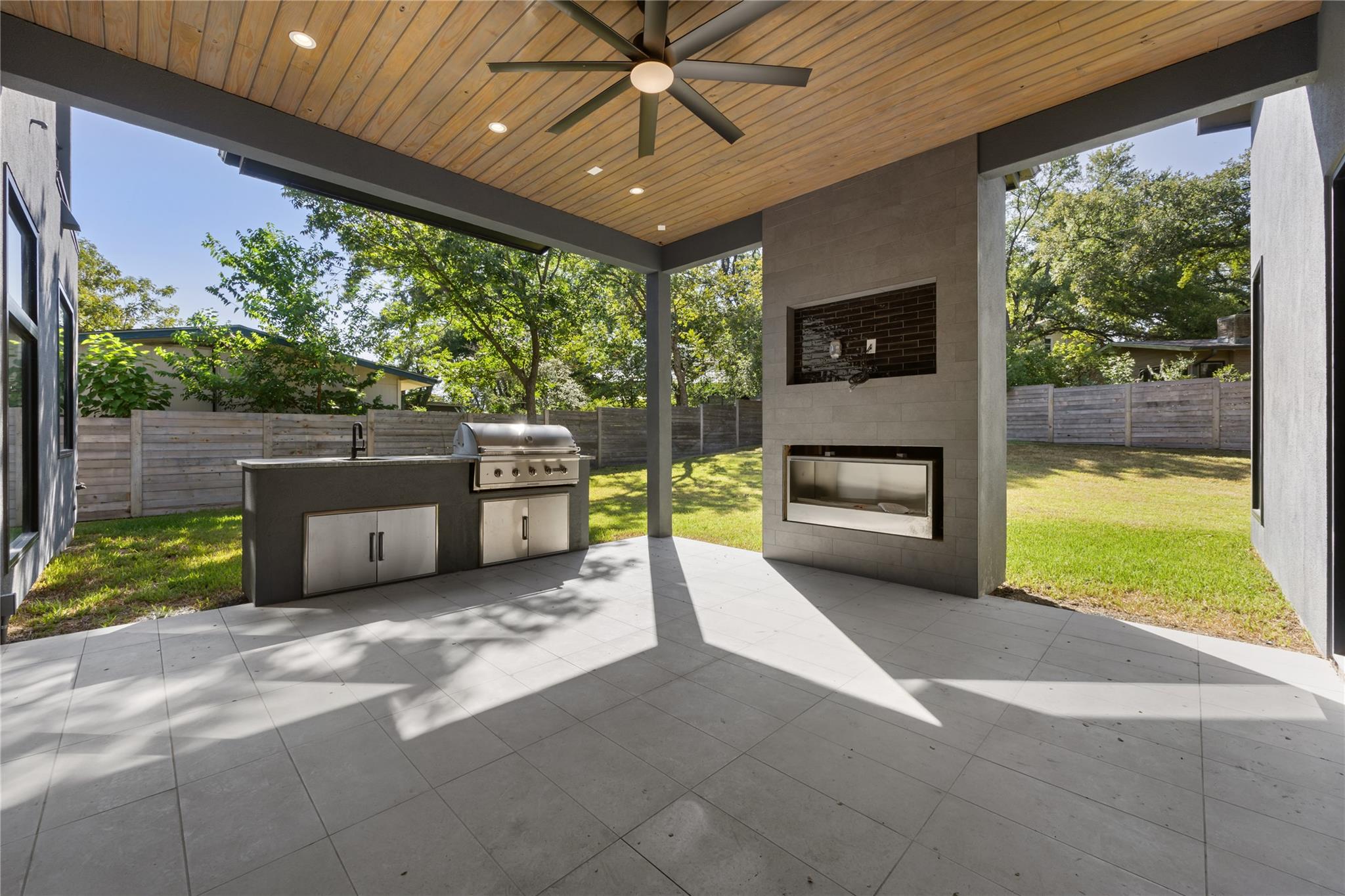 2905 Westhill DR