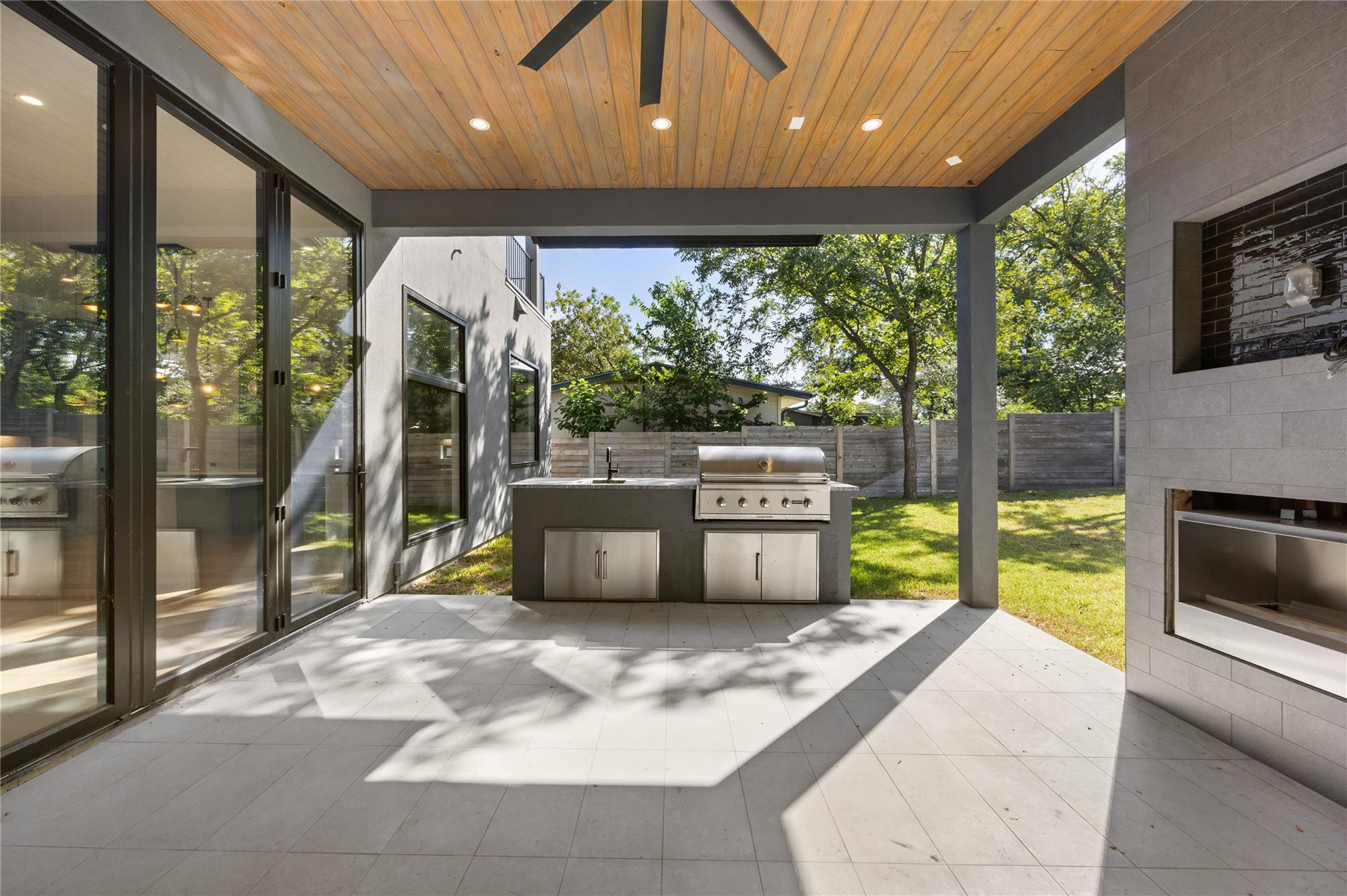 2905 Westhill DR