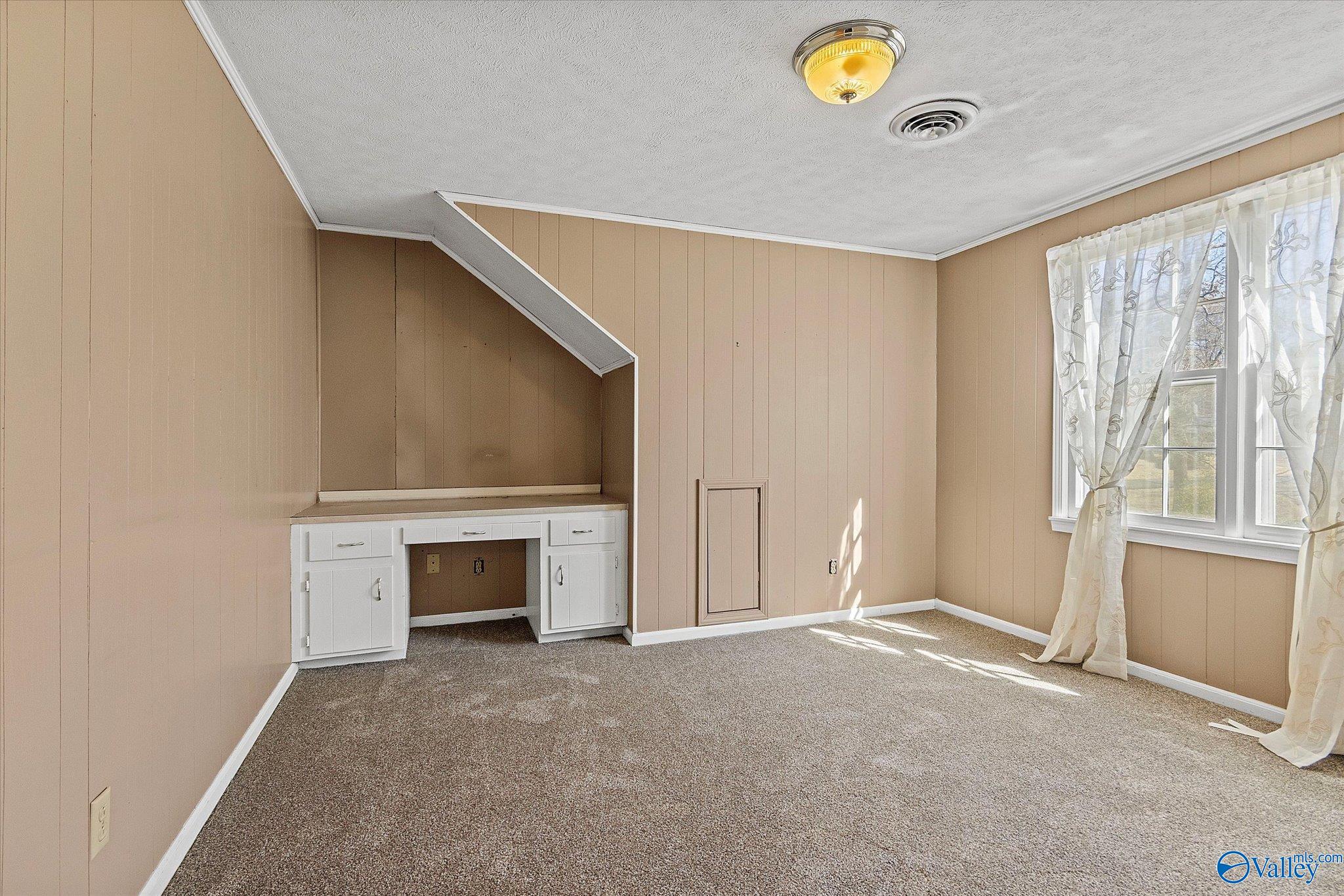 304 W Hartwood Drive