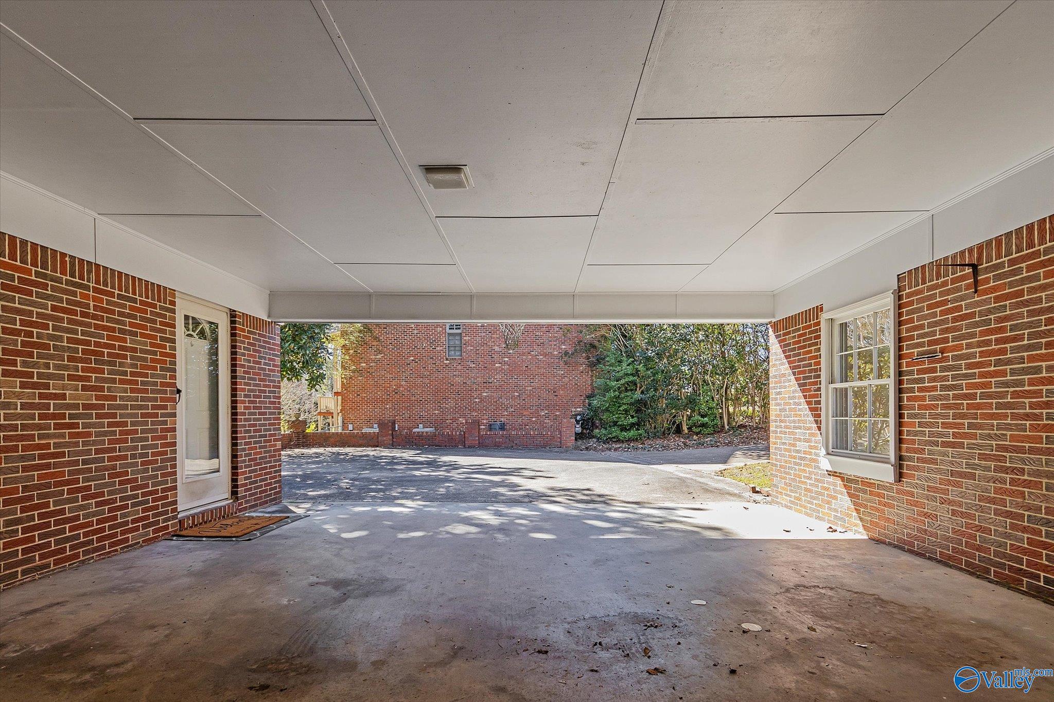 304 W Hartwood Drive
