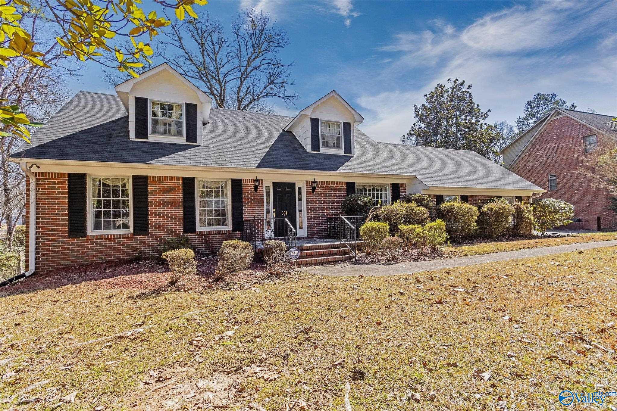 304 W Hartwood Drive