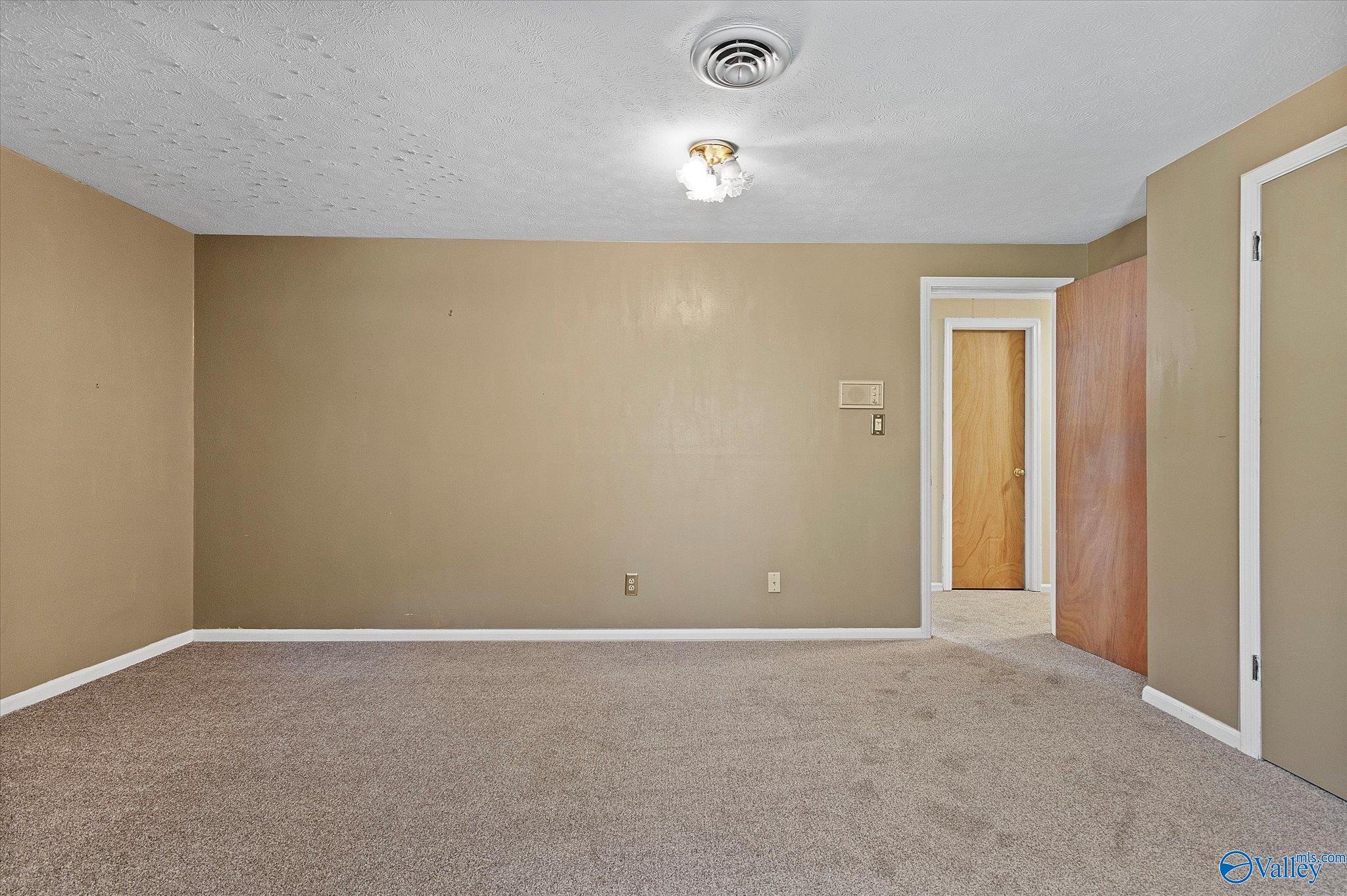 304 W Hartwood Drive