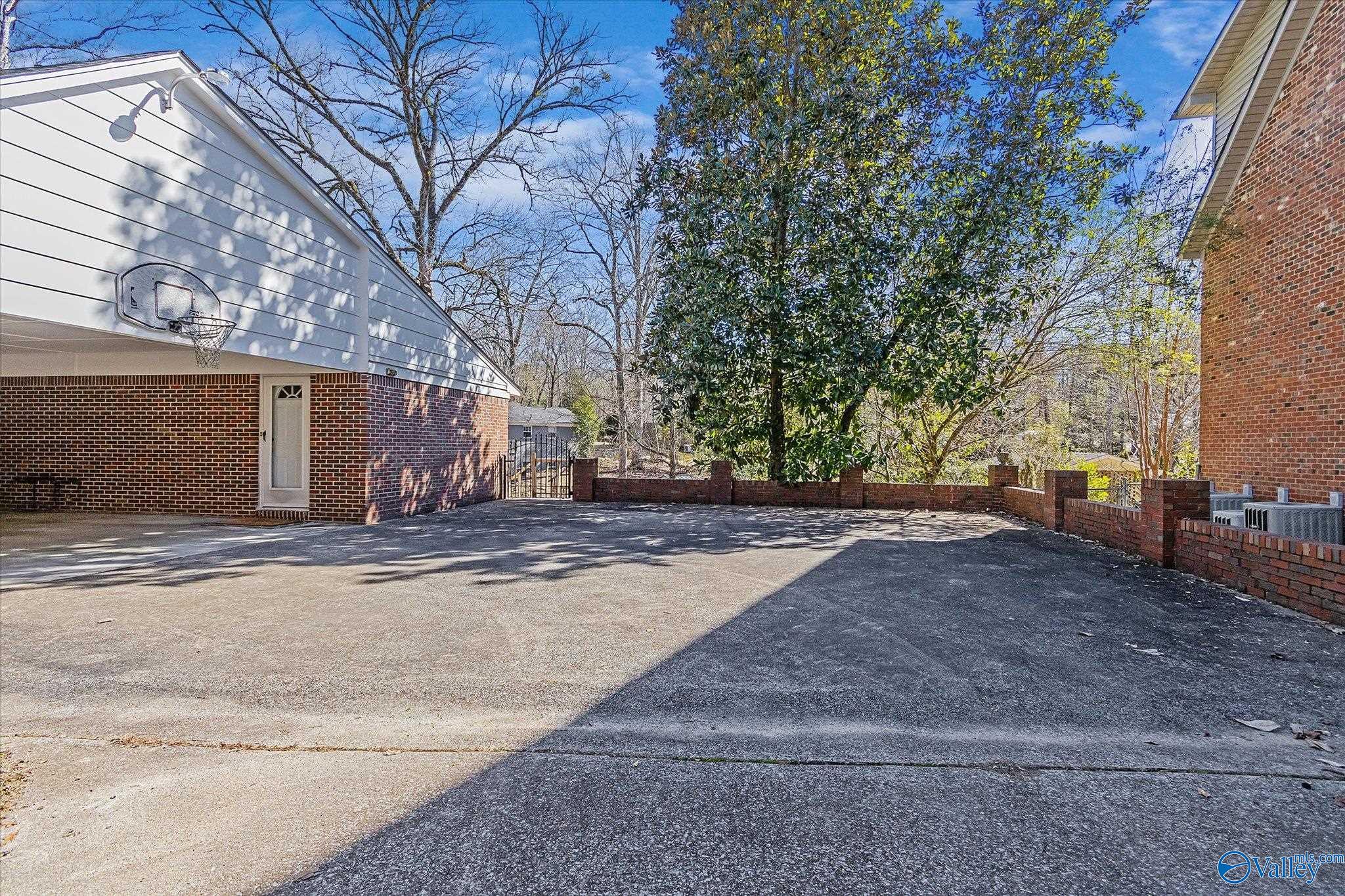 304 W Hartwood Drive