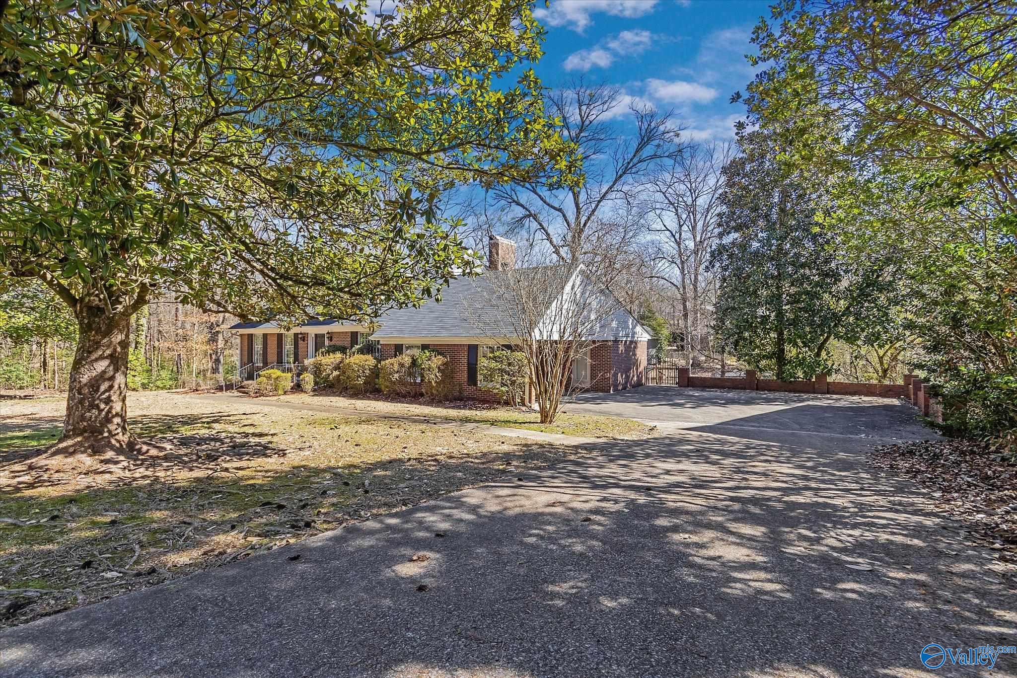 304 W Hartwood Drive