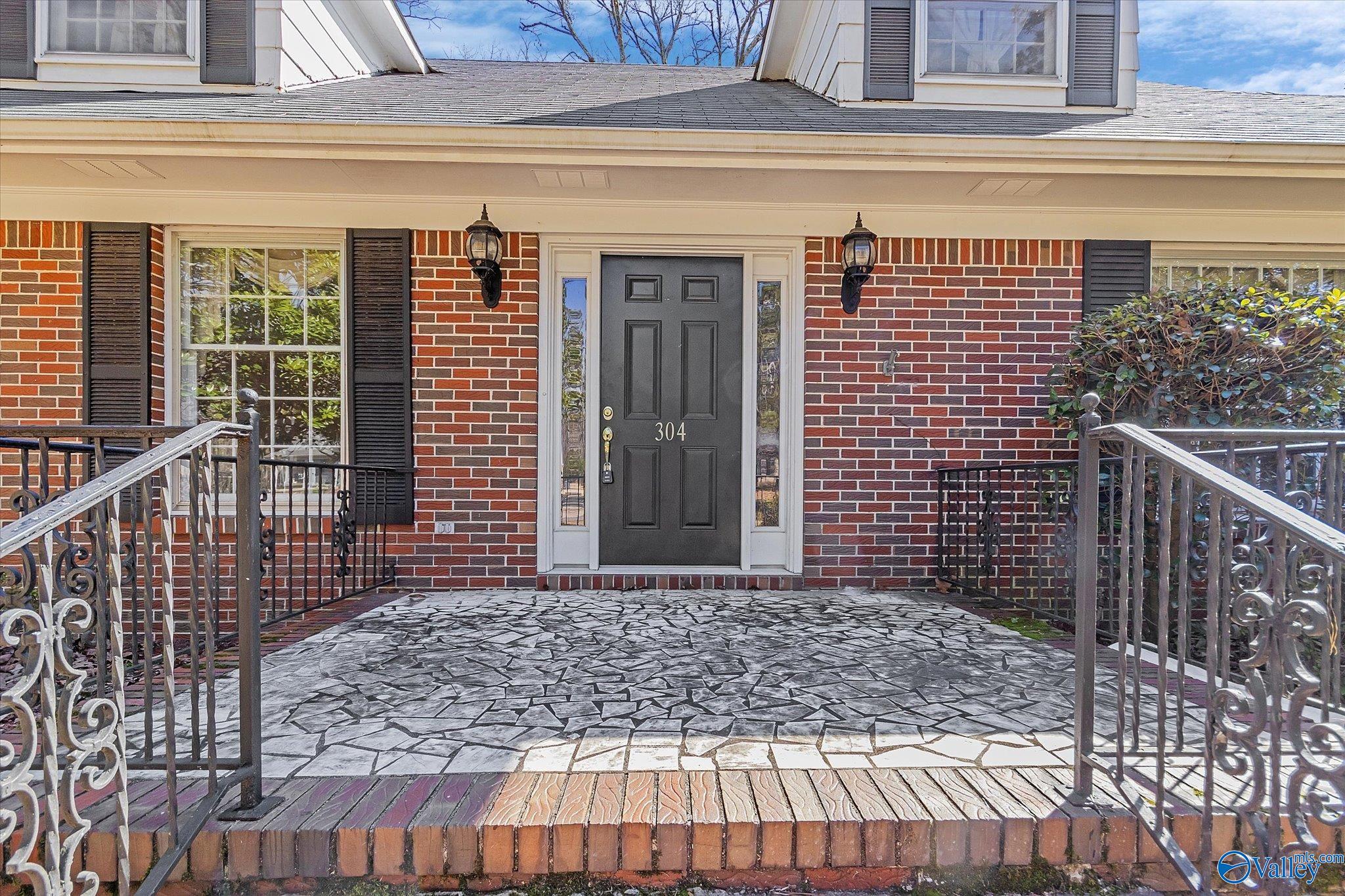 304 W Hartwood Drive