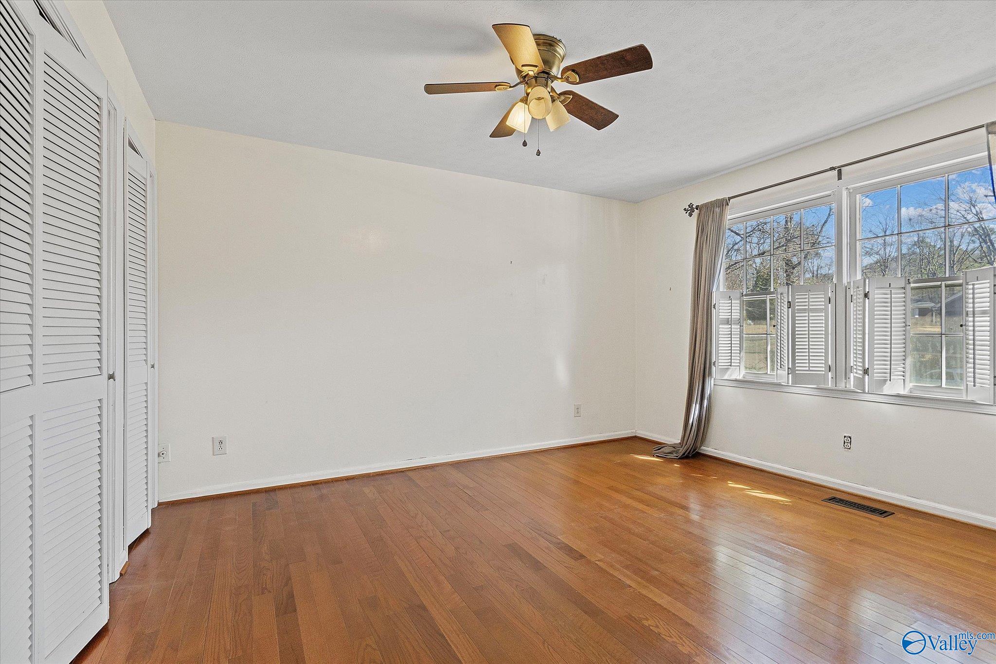 304 W Hartwood Drive
