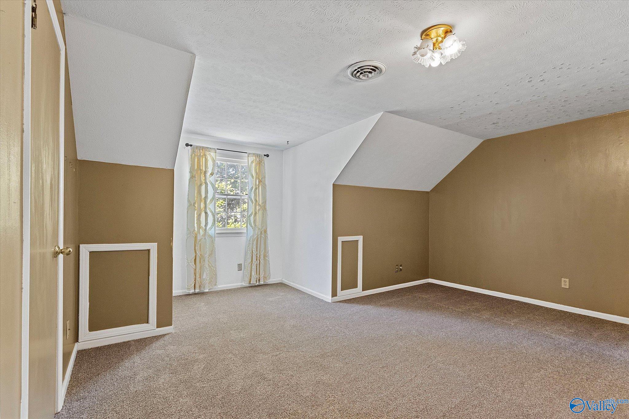 304 W Hartwood Drive