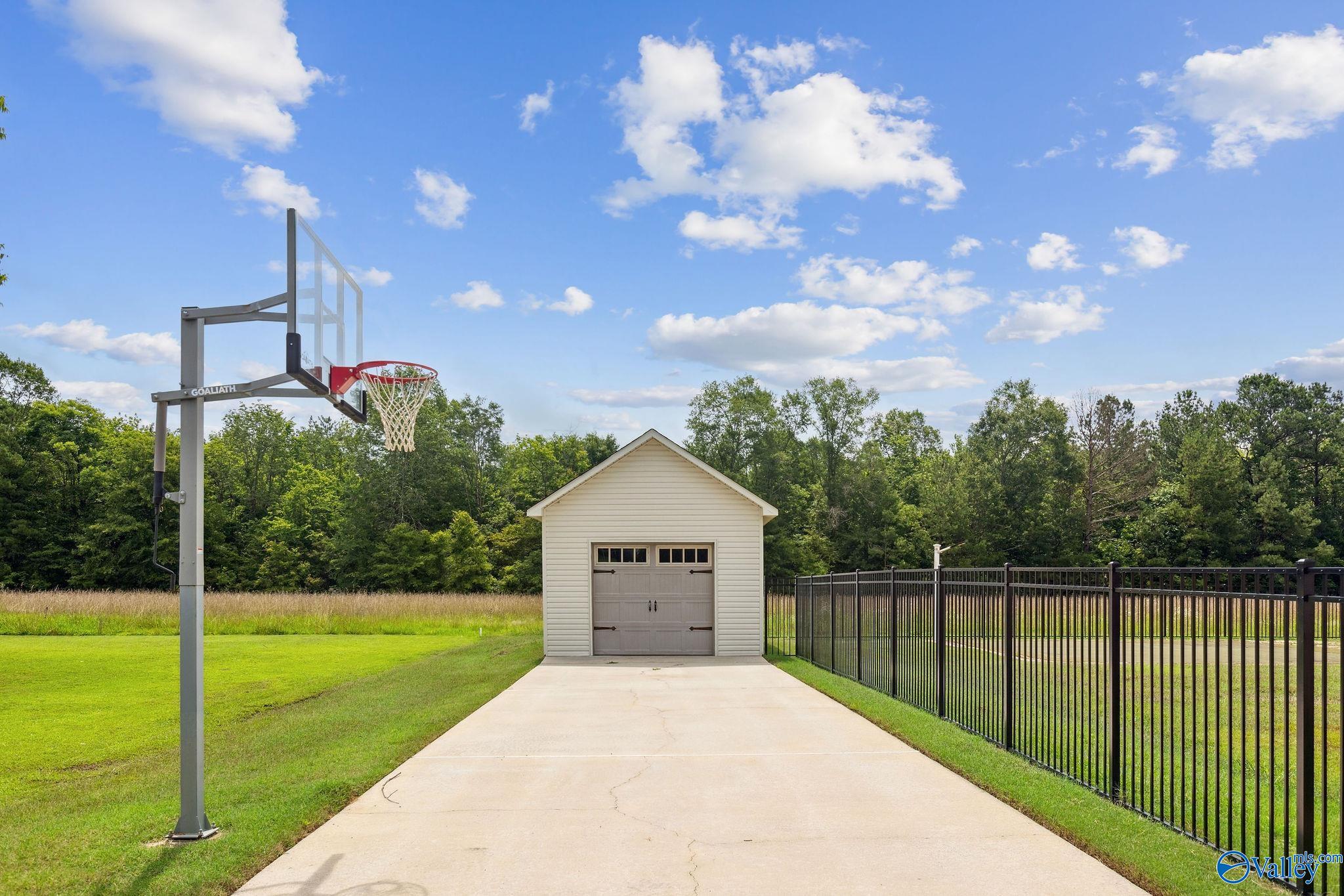 2801 Mountain View Drive