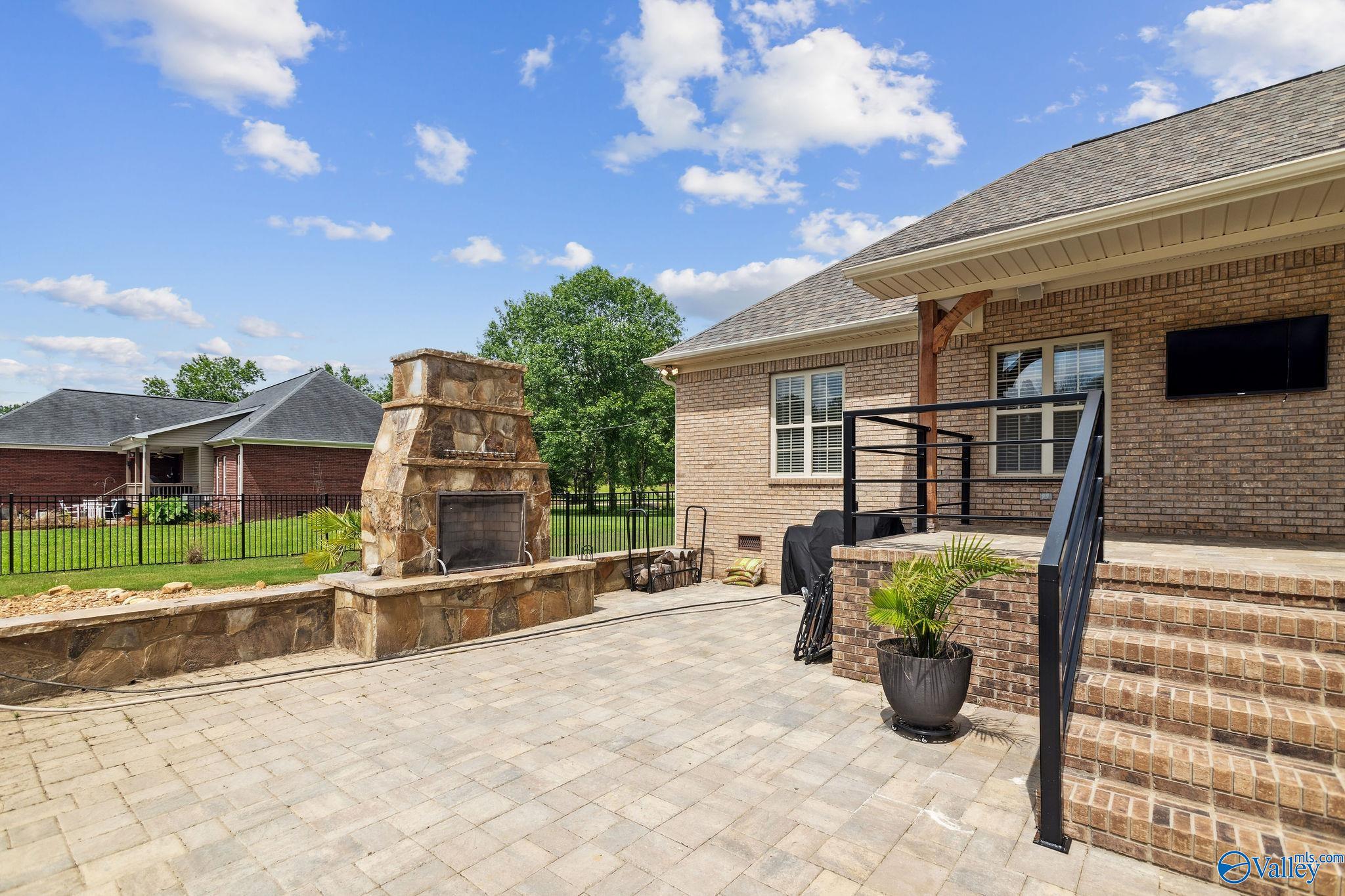 2801 Mountain View Drive