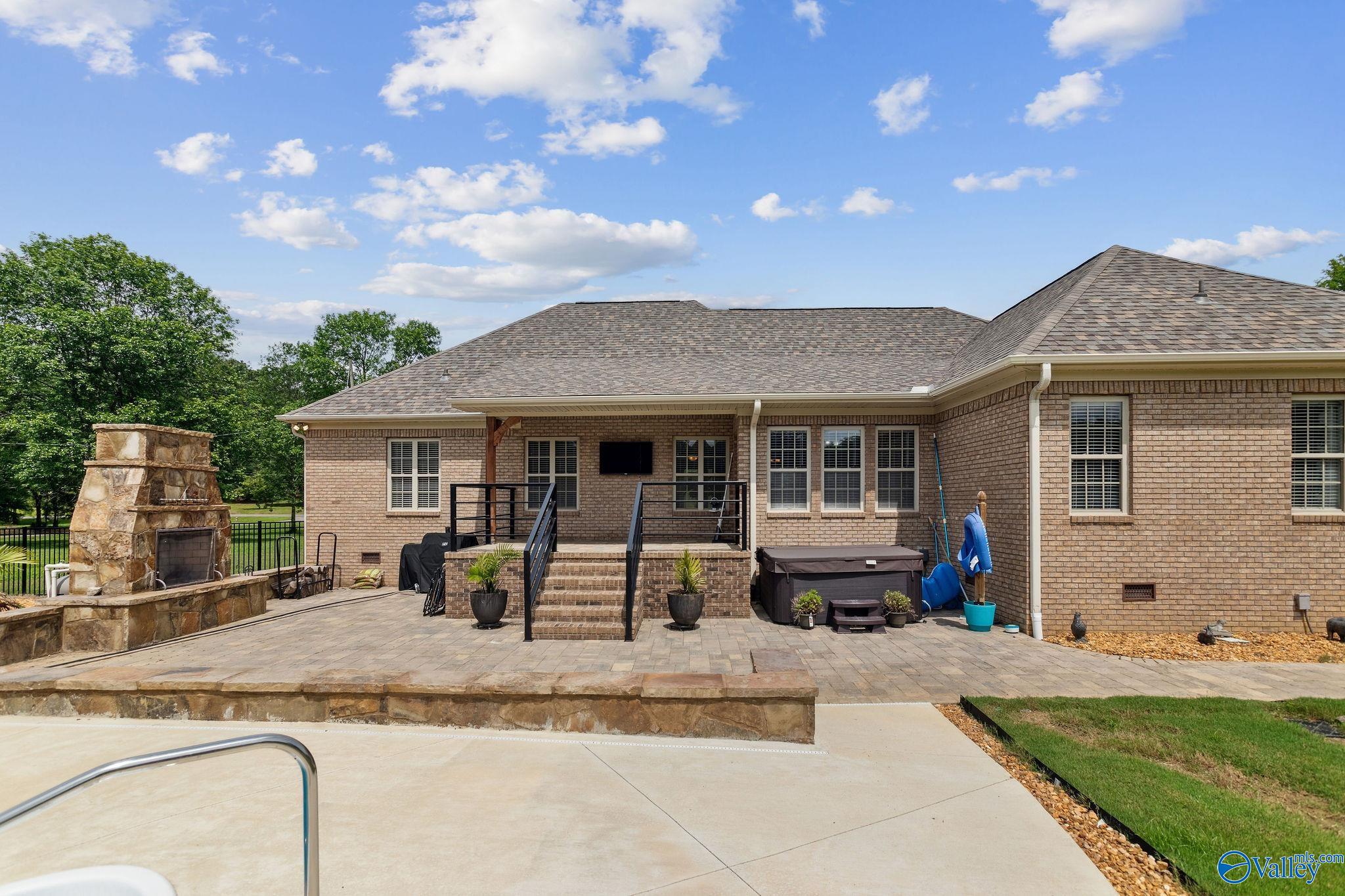 2801 Mountain View Drive