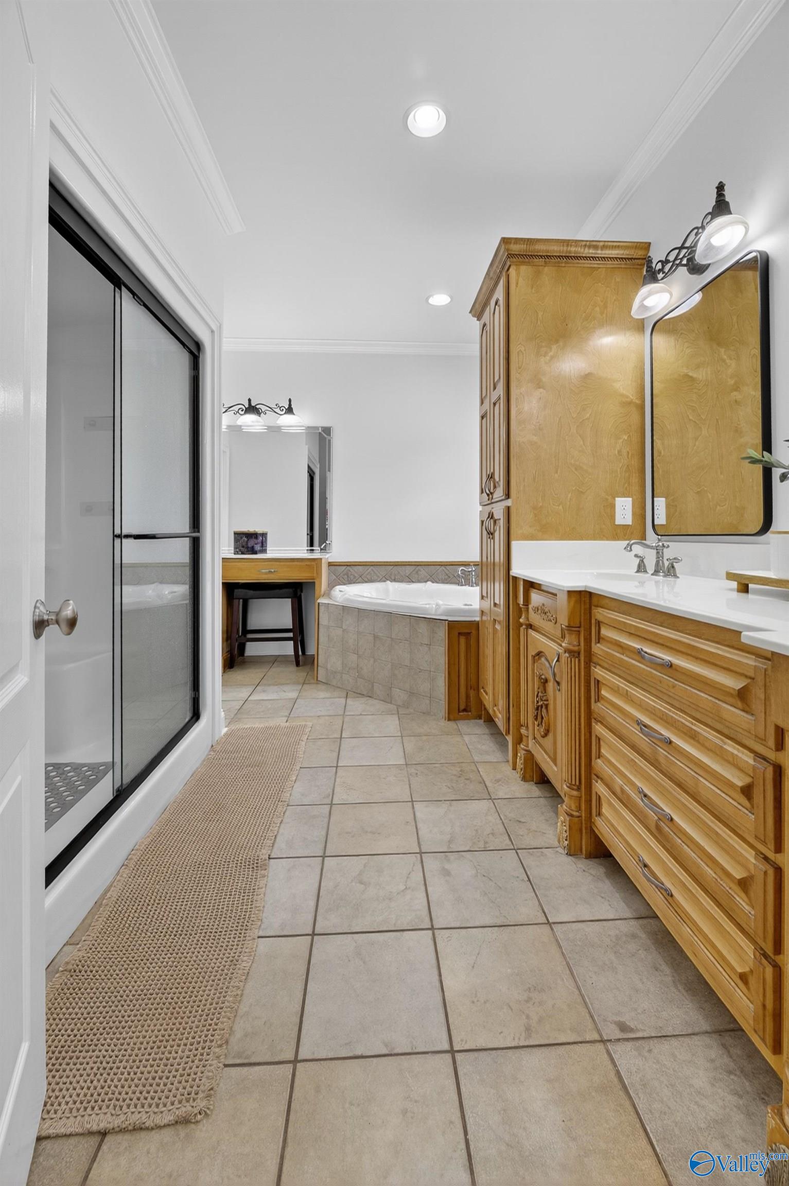 2225 Oak Drive