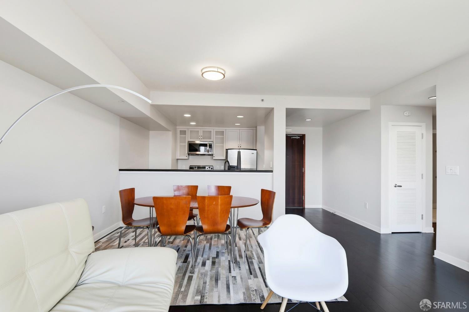 250 King Street # 960