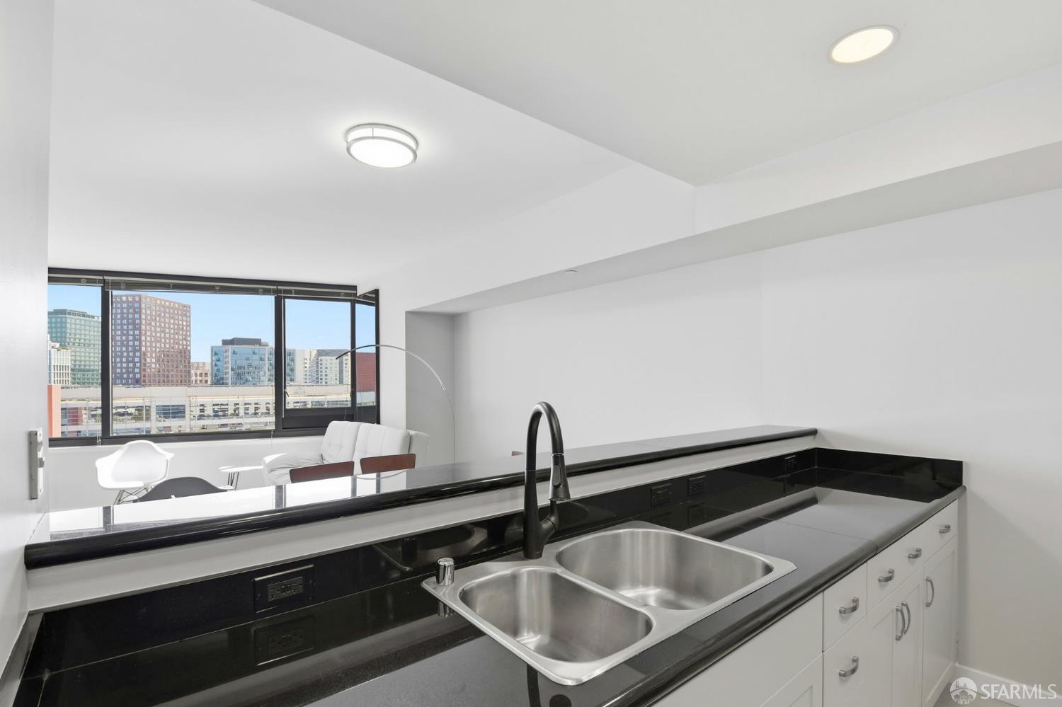 250 King Street # 960