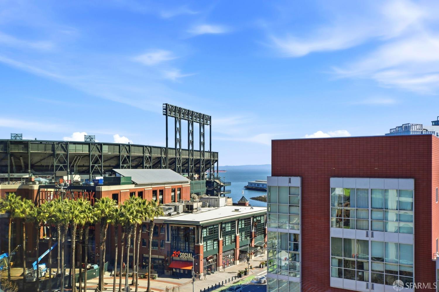 250 King Street # 960