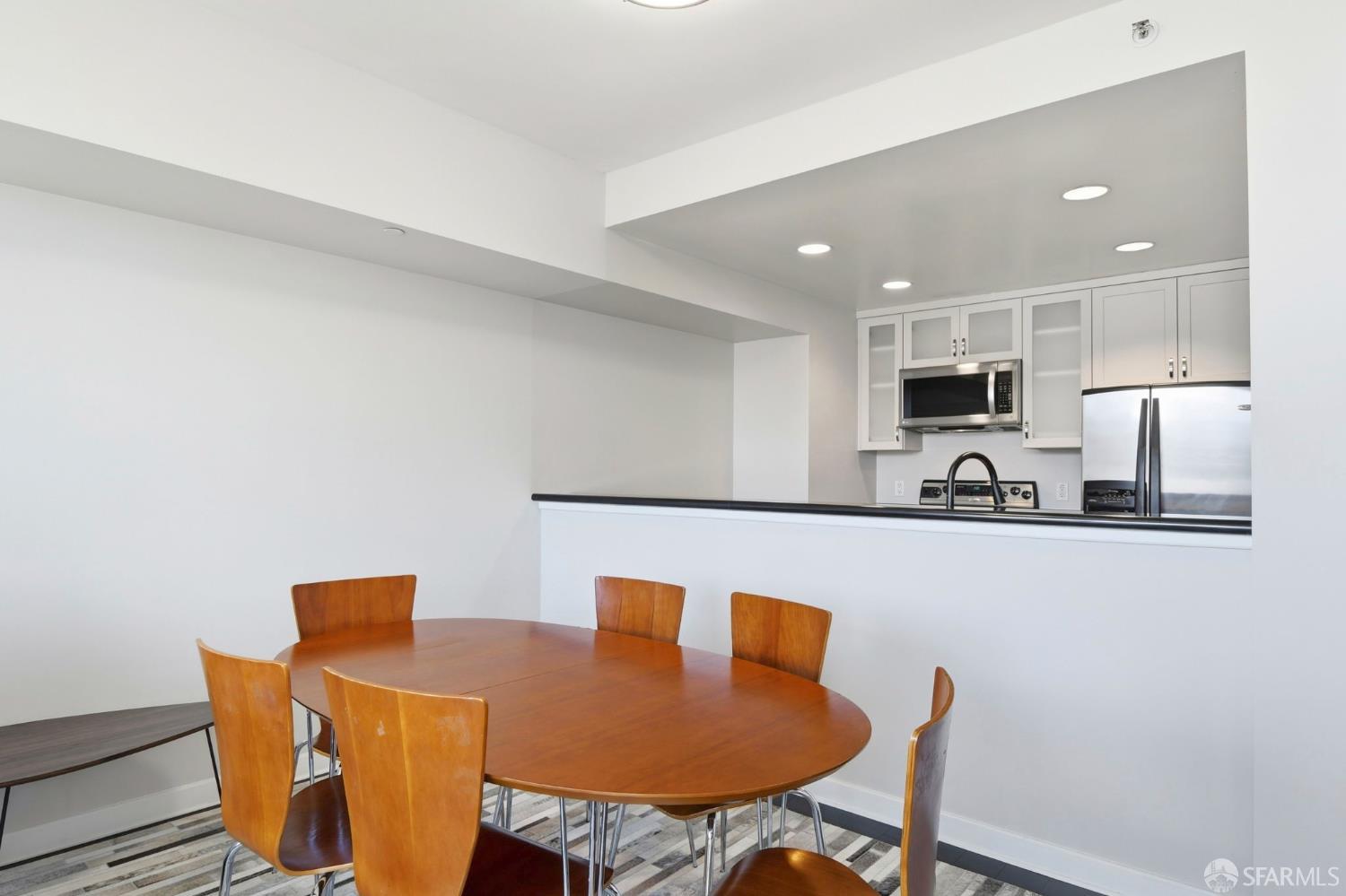 250 King Street # 960