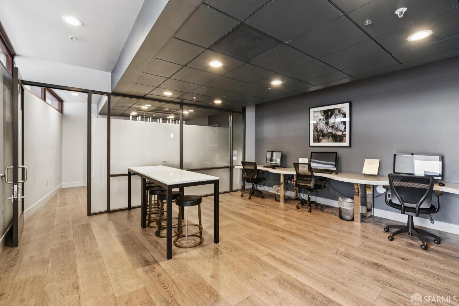 250 King Street # 960