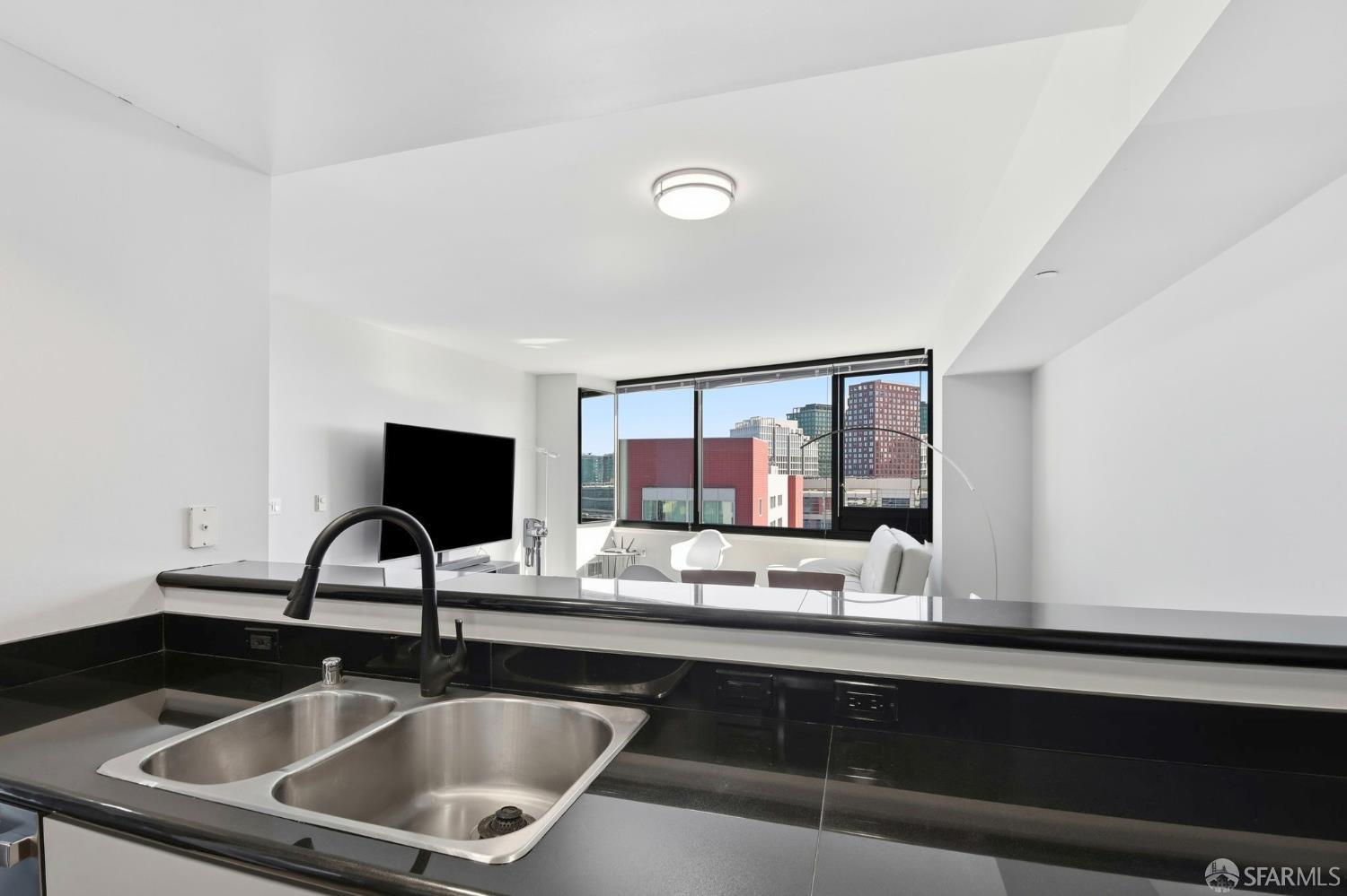 250 King Street # 960