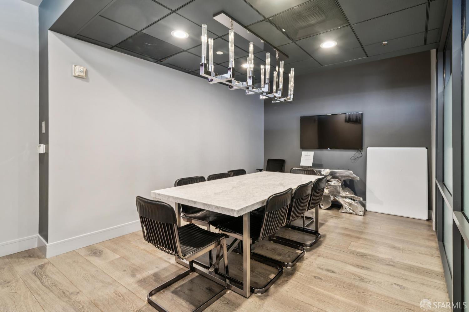 250 King Street # 960