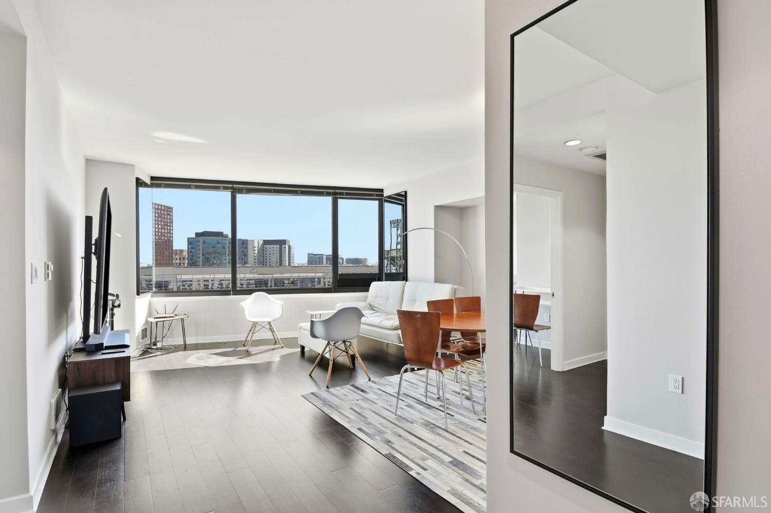 250 King Street # 960