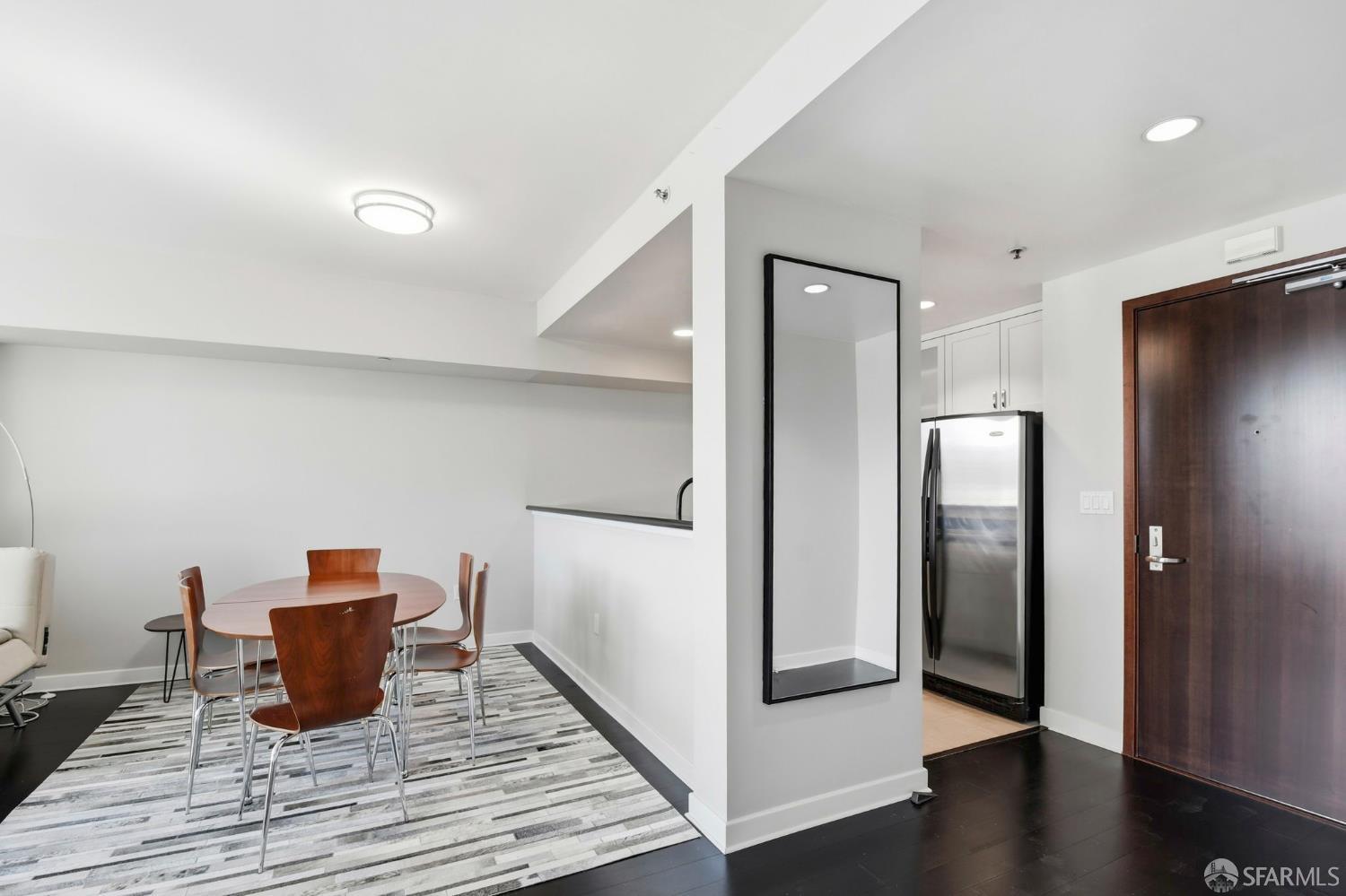 250 King Street # 960