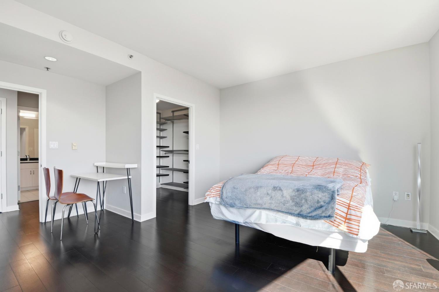 250 King Street # 960