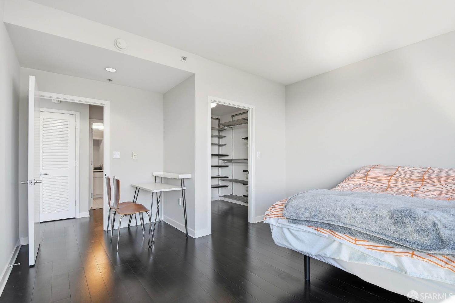 250 King Street # 960