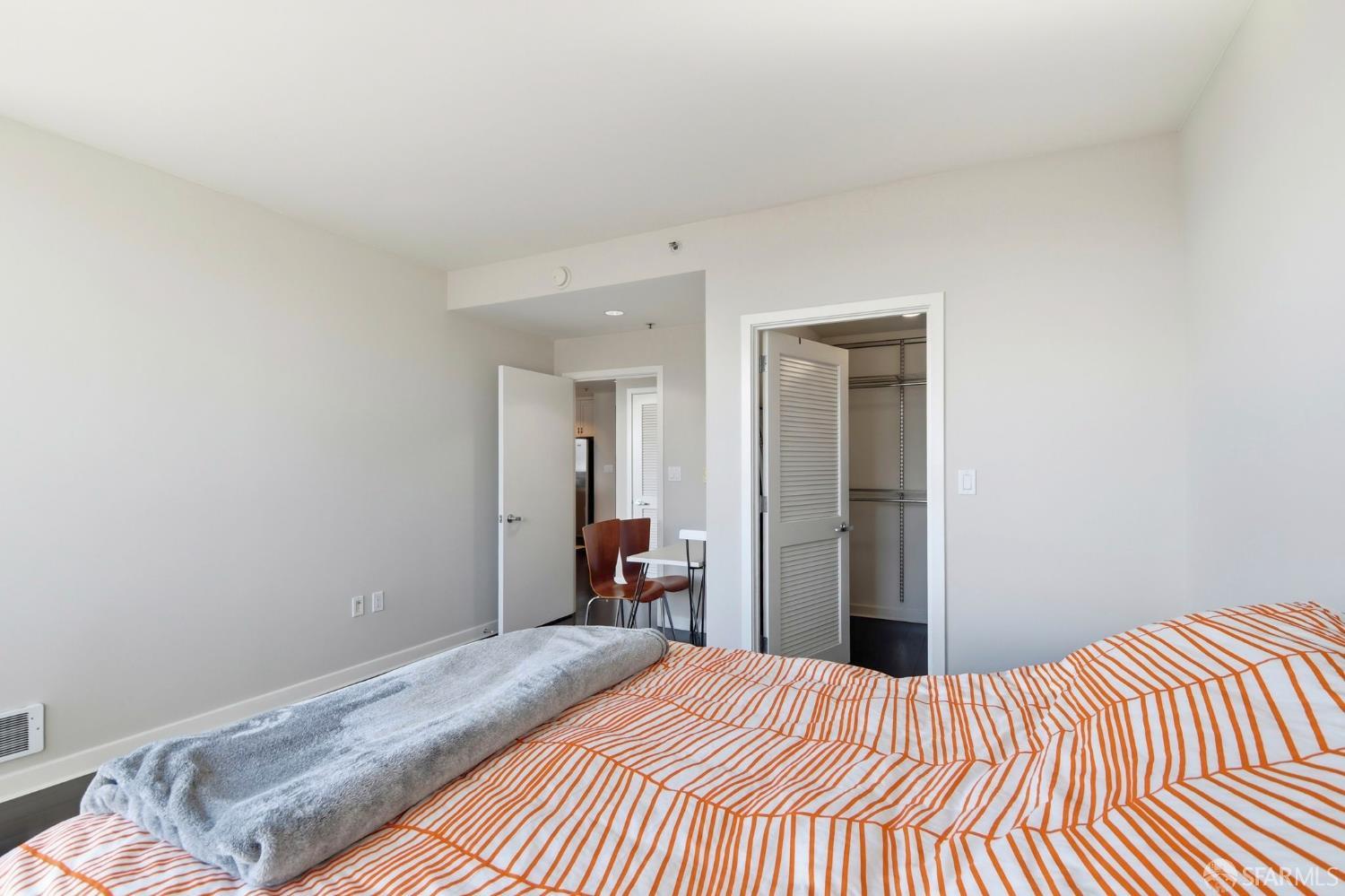 250 King Street # 960