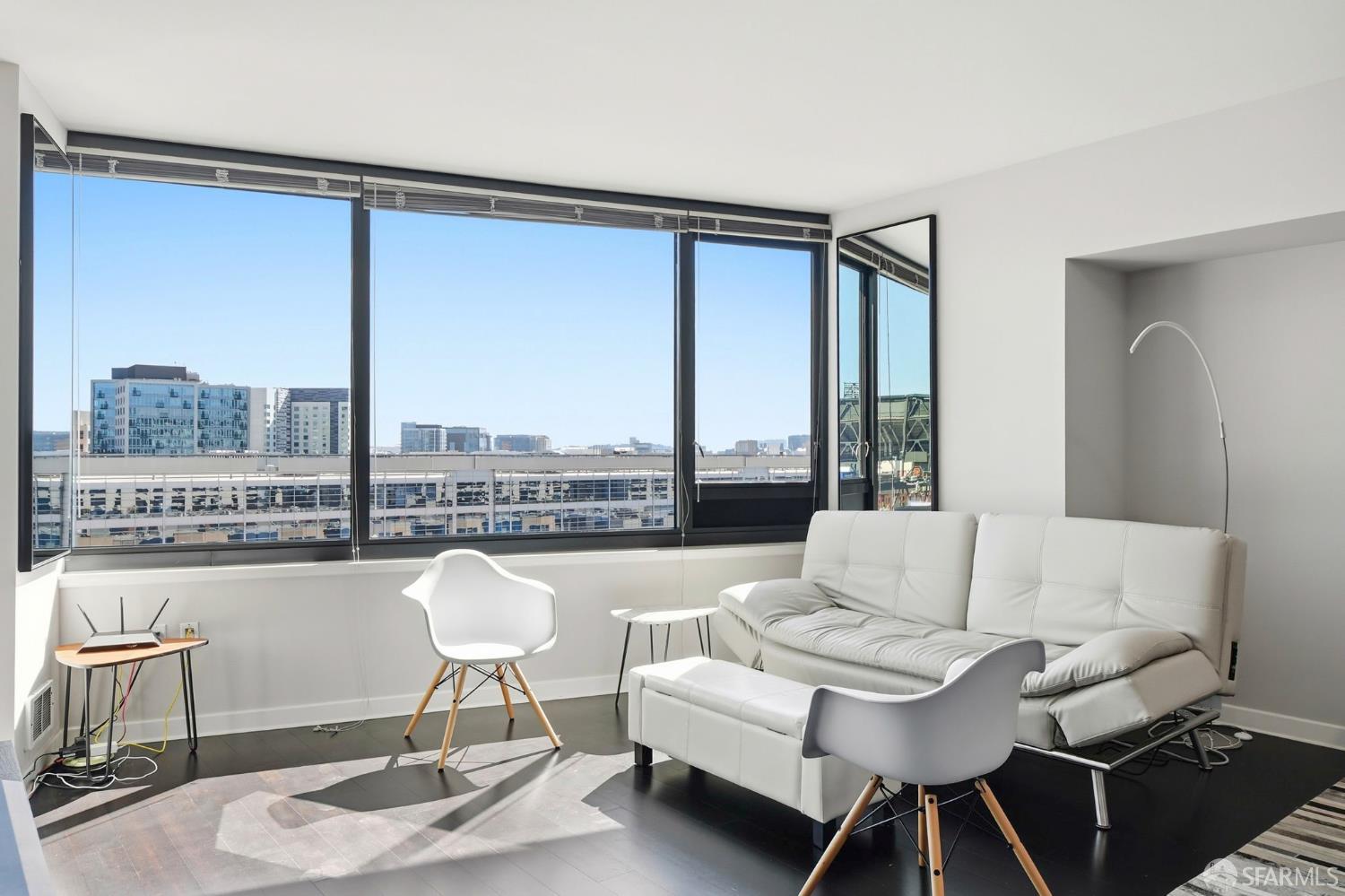 250 King Street # 960