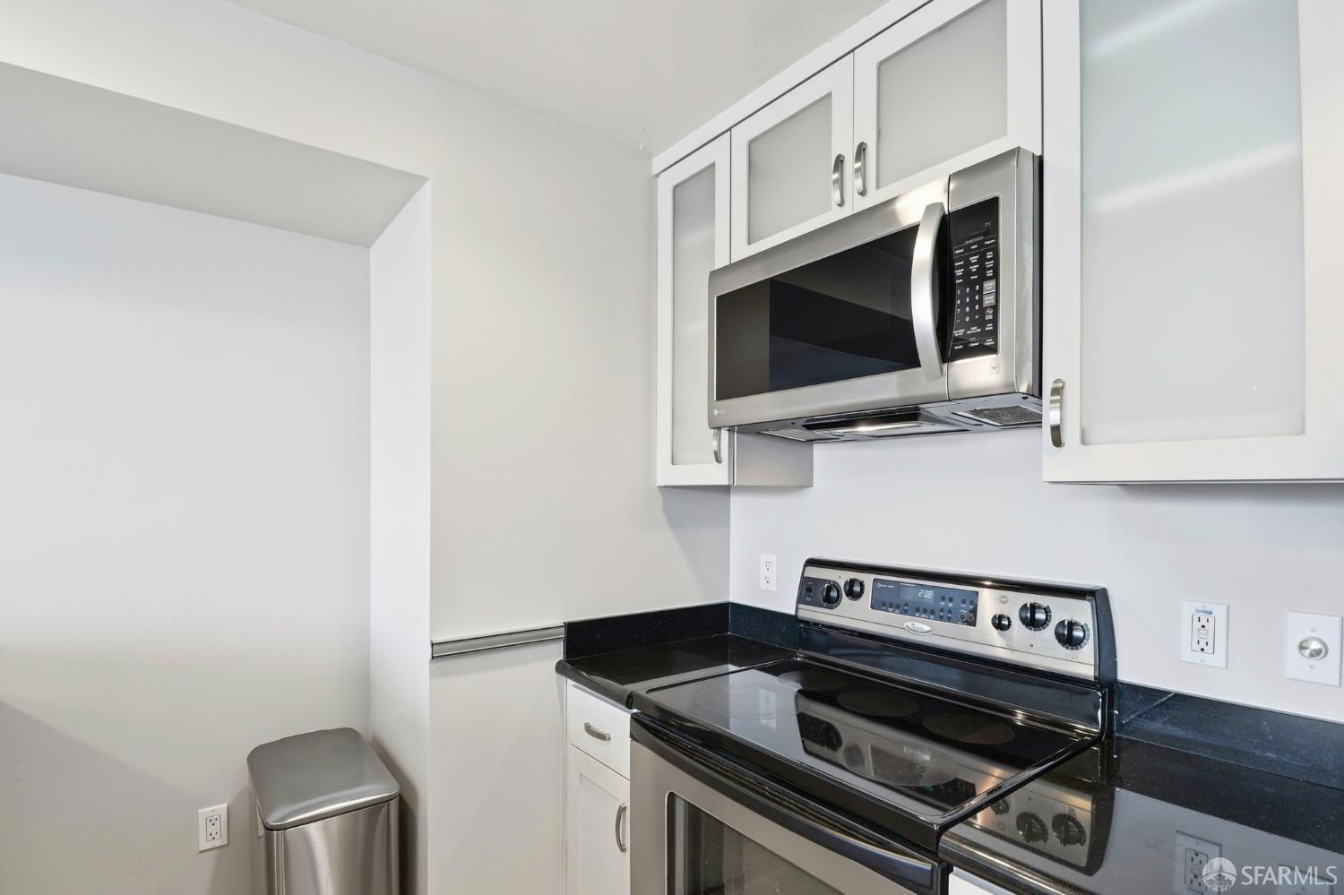 250 King Street # 960