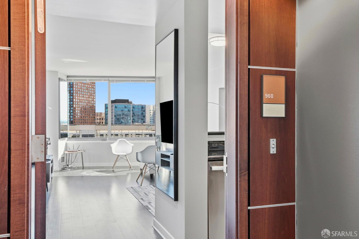 250 King Street # 960