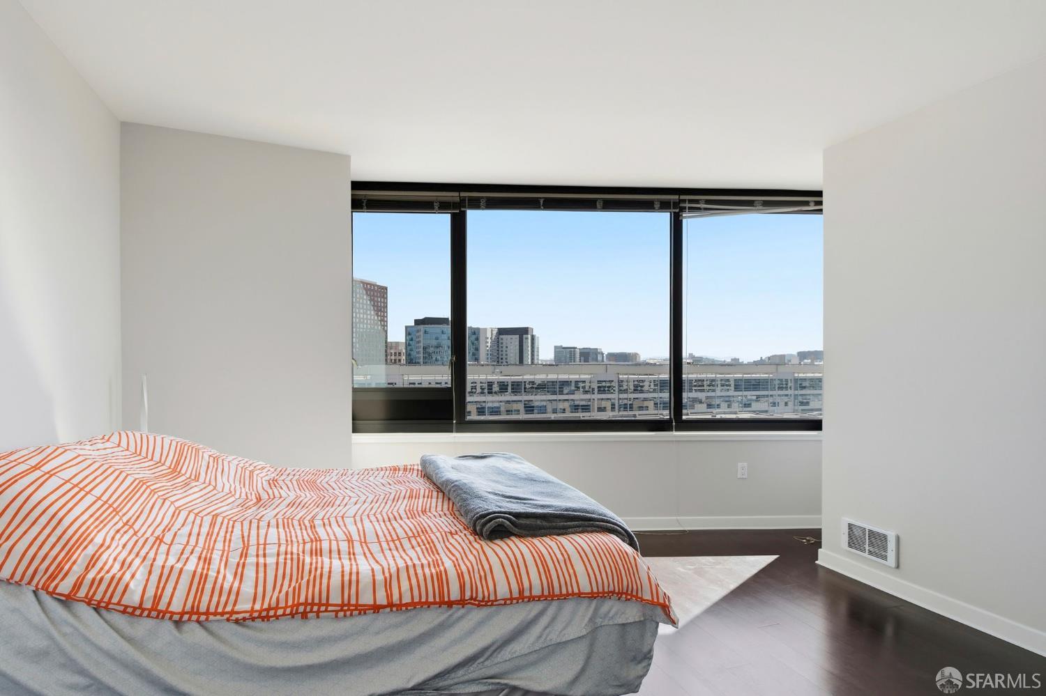 250 King Street # 960