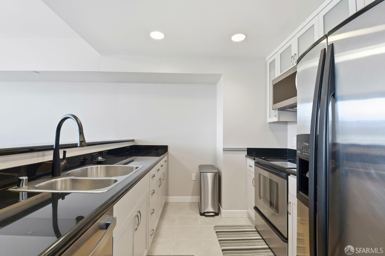 250 King Street # 960