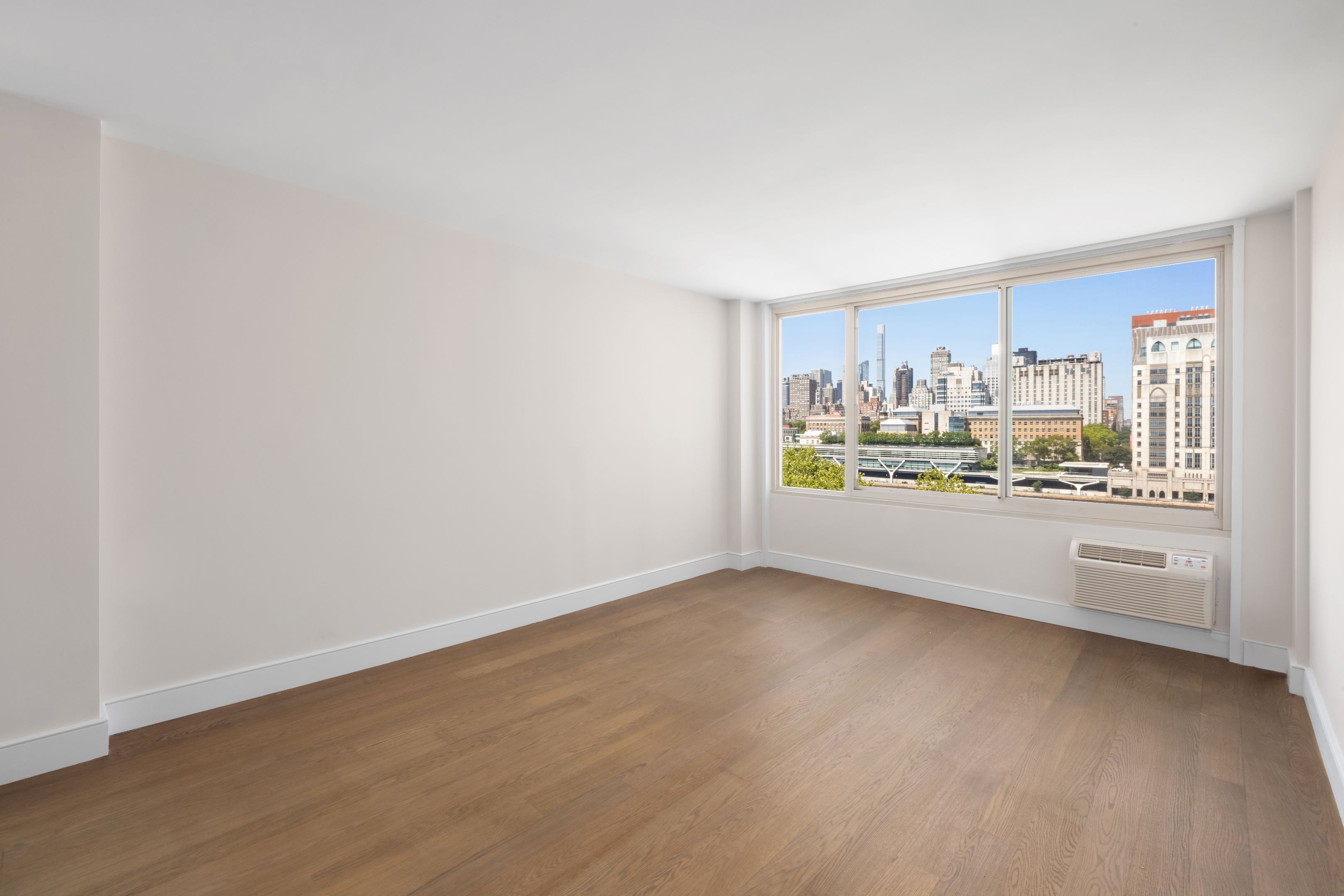555 Main Street 909