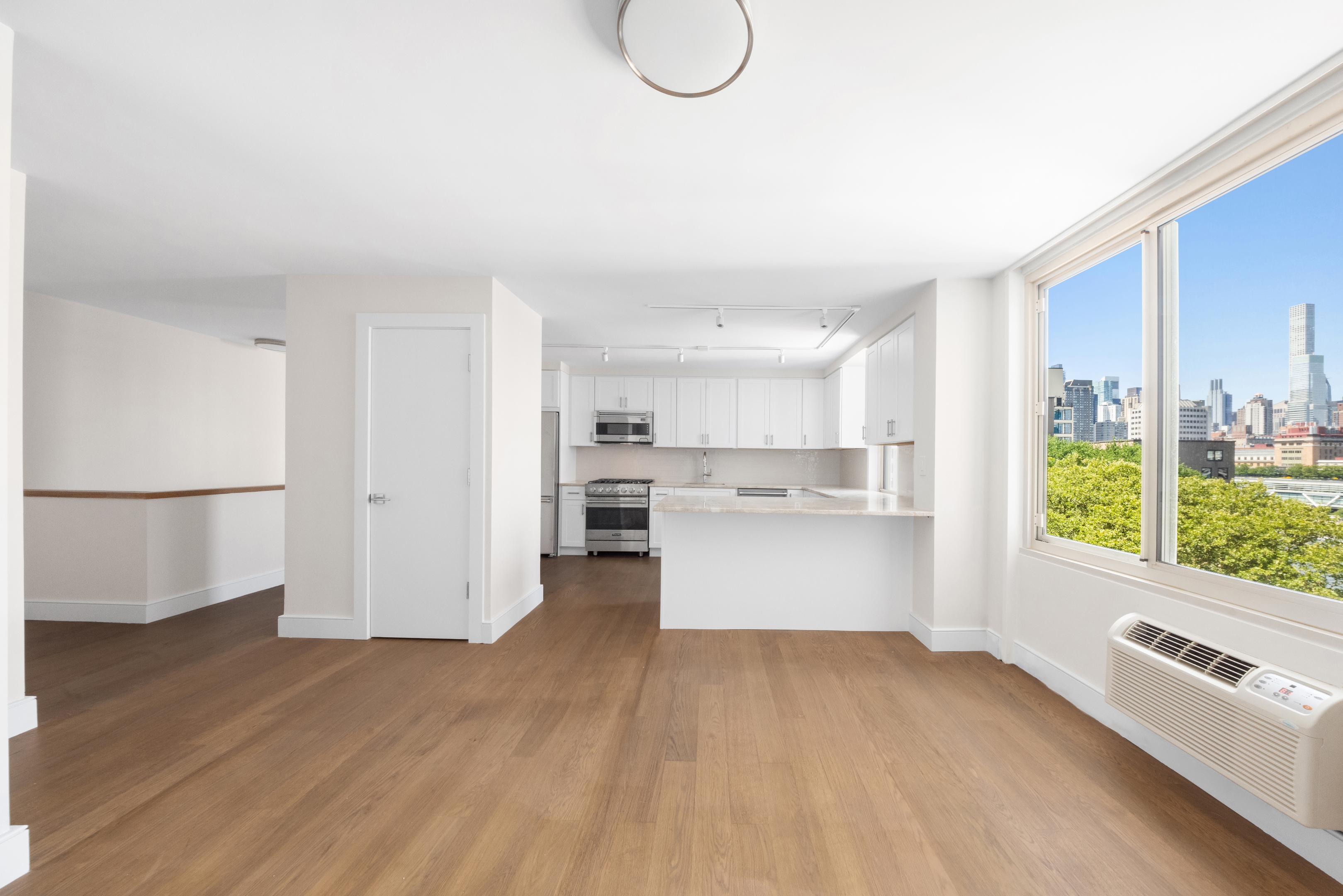 555 Main Street 909