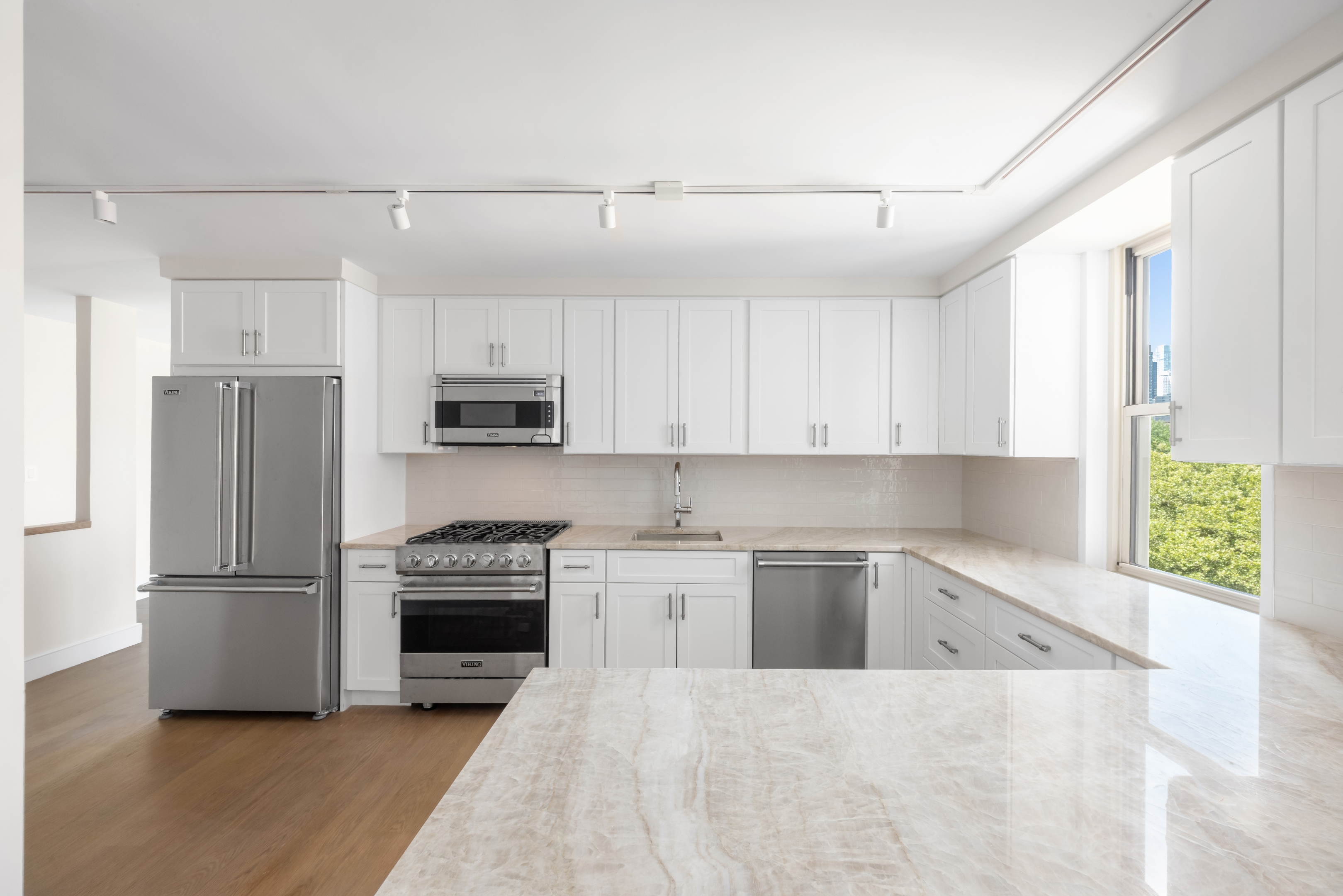 555 Main Street 909