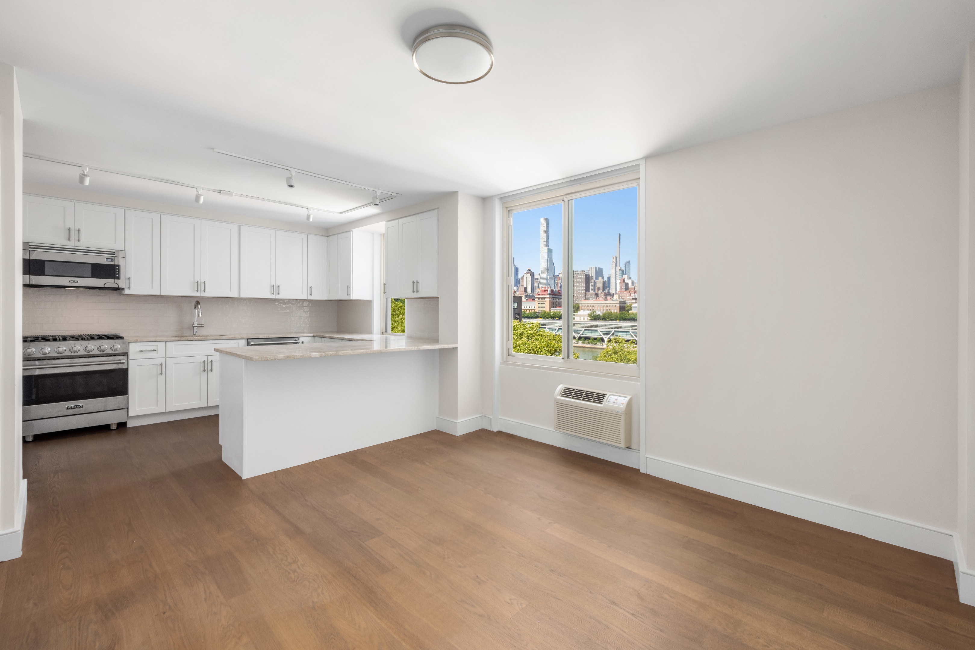555 Main Street 909