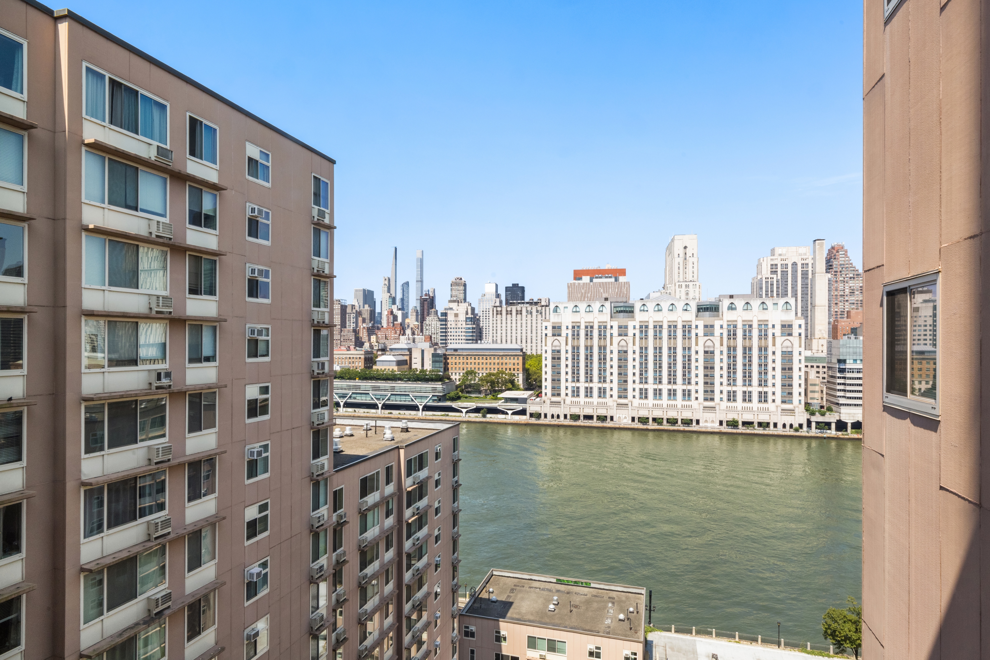 555 Main Street 1713